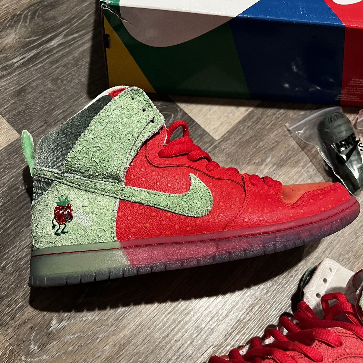 Nike Nike Sb Dunk High Strawberry Cough Size US 10.5 / EU 43-44 - 24 Thumbnail