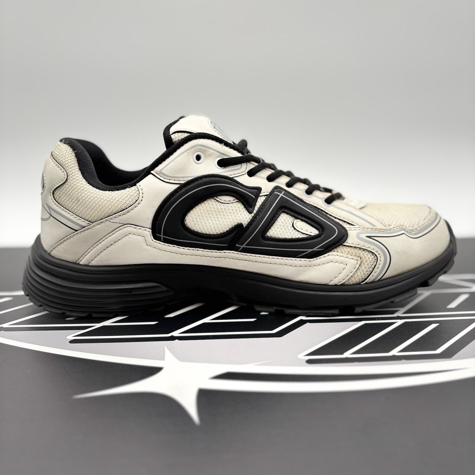 Dior Dior B30 ' White, Black ' | GOOD CONDITION! Size US 11 / EU 44 - 13 Thumbnail