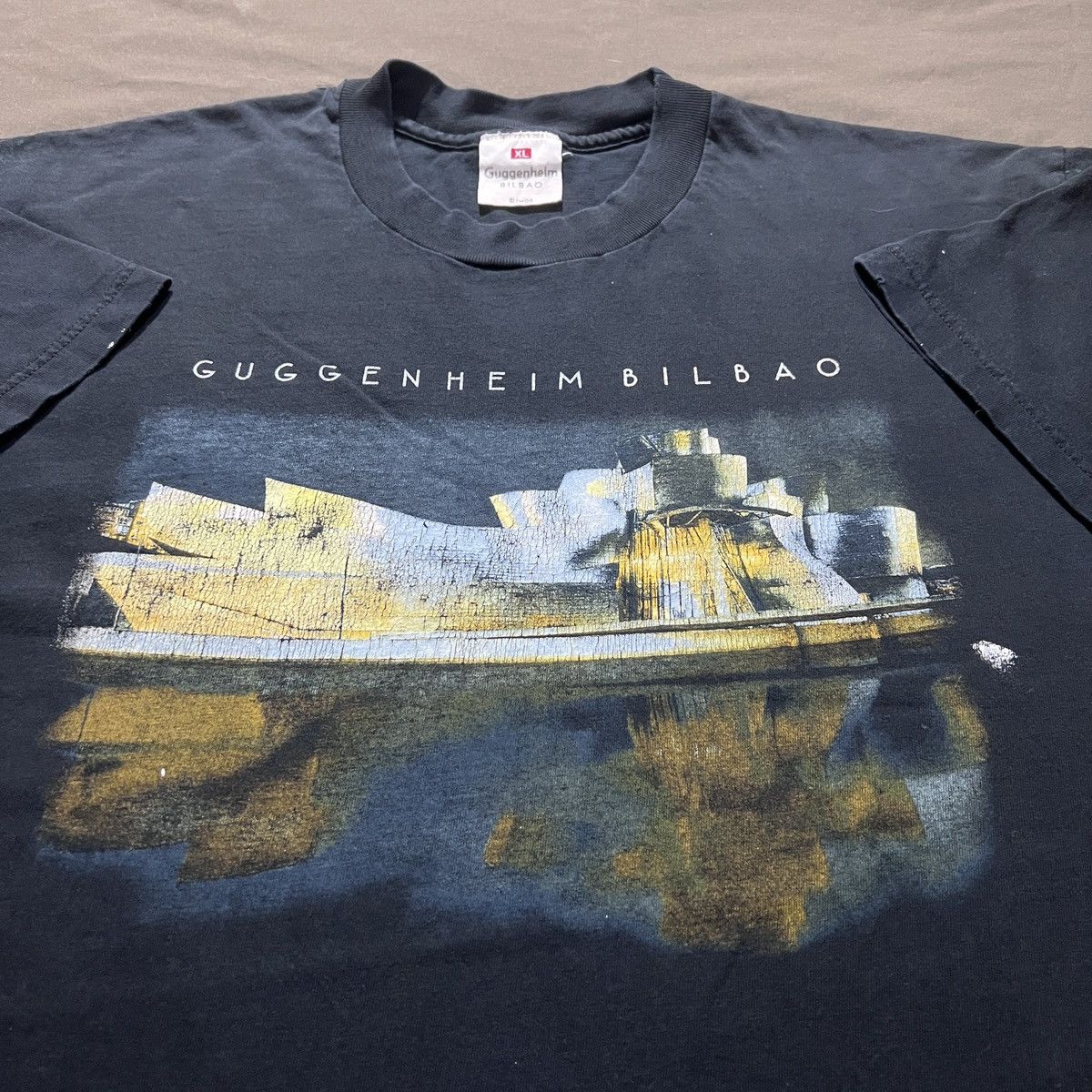 Arts & Science Vintage Guggenheim Bilbao Frank Gehry Architecture Tee XL Size US XL / EU 56 / 4 - 2 Thumbnail