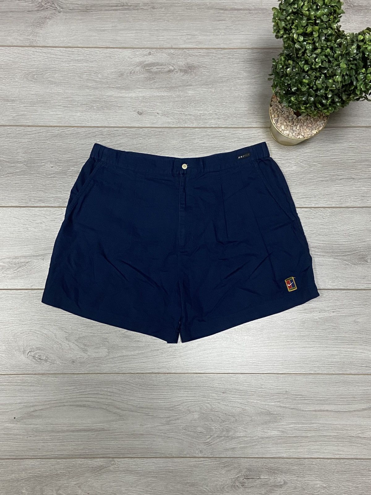 Nike Nike court vintage tennis shorts stripes Size US 34 / EU 50 - 1 Thumbnail