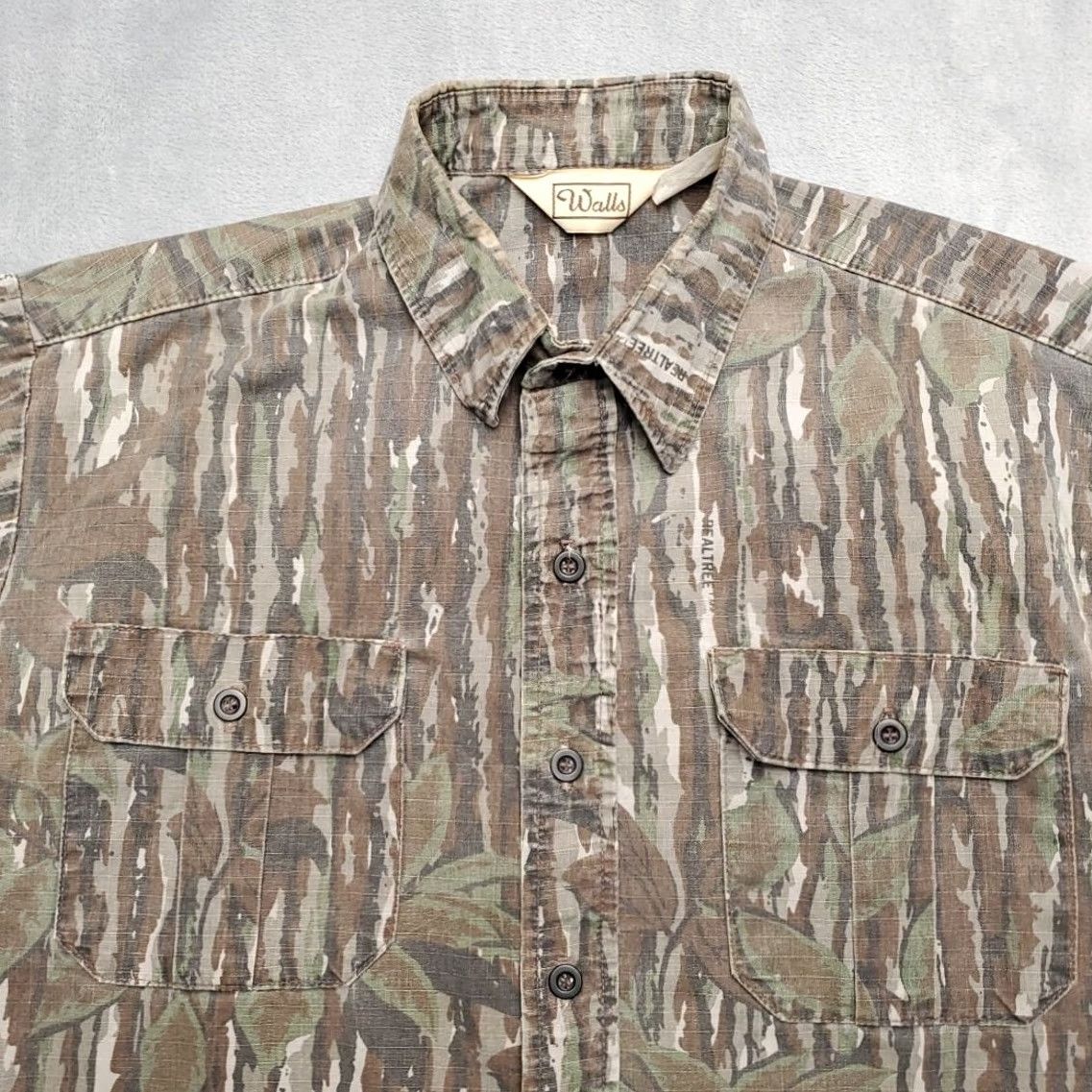 Walls VINTAGE Walls Camo Shirt Men M Green Camo Realtree Camoflage Hunting Made in USA Shirt Regular M Green Camouflage 90s Outdoors Mens Size US M / EU 48-50 / 2 - 3 Thumbnail