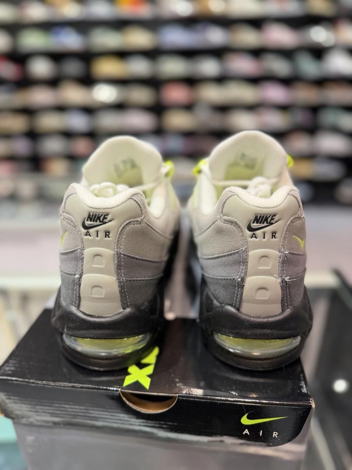 Nike Size 11 - Nike Air Max 95 OG 2025/2026 Neon (HM4740 001) Size US 11 / EU 44 - 7 Thumbnail