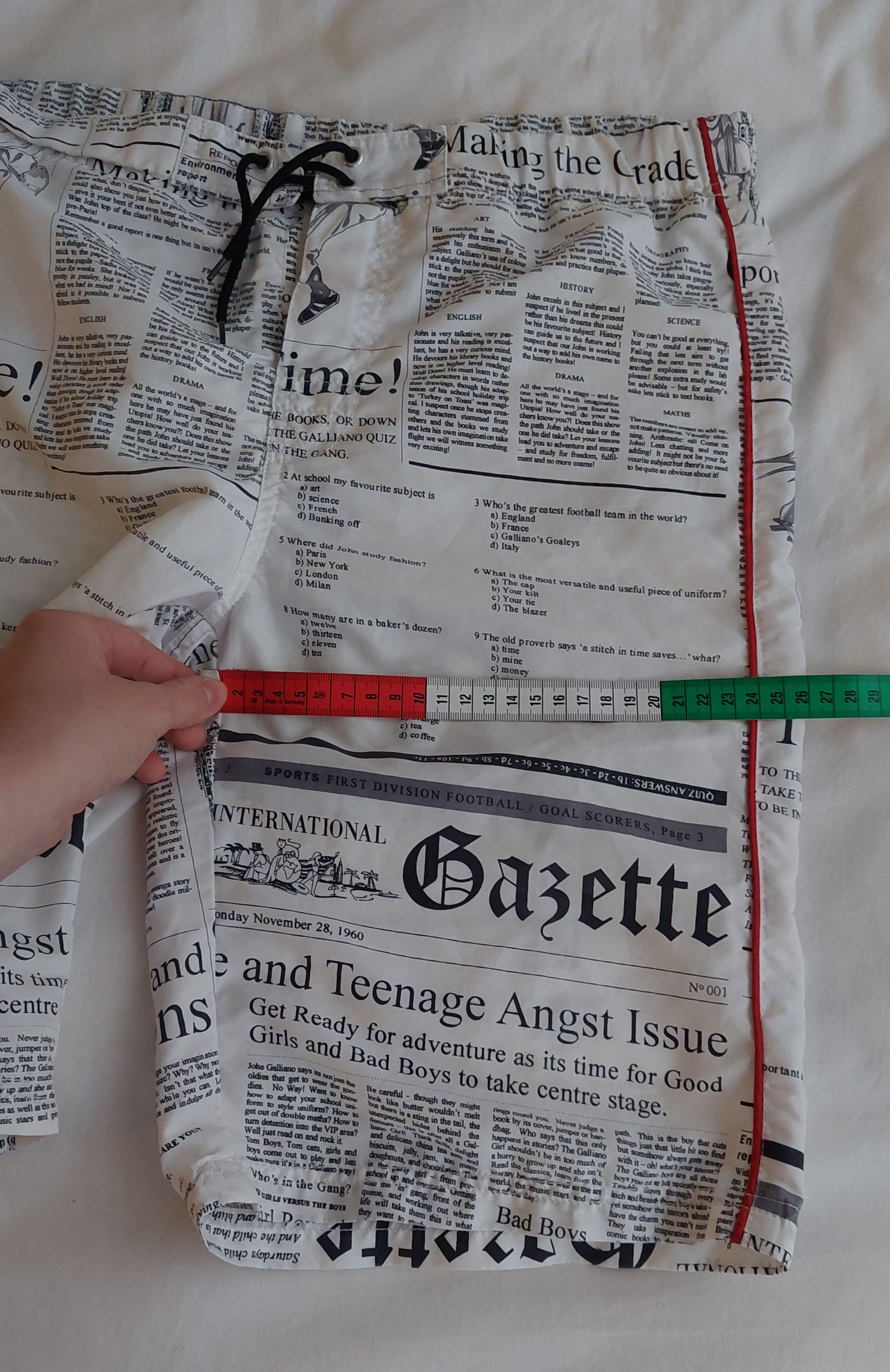 John Galliano John Galliano newspaper swimming shorts Size 25" / US 0 / IT 36 - 6 Thumbnail