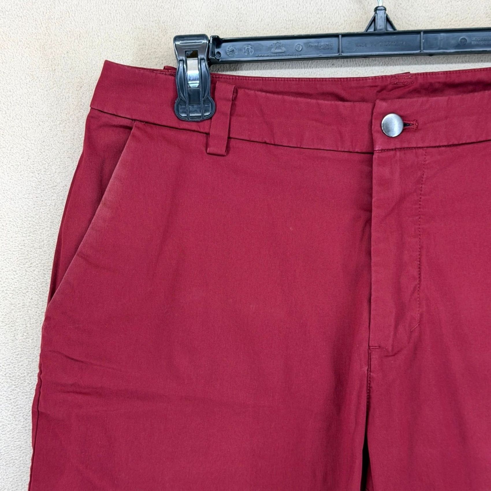 Lululemon Lululemon Mens Red Commission Shorts 32 Flat Front Zip Pocket Casual Summer Shirt vs Shorts? Size US 32 / EU 48 - 2 Thumbnail