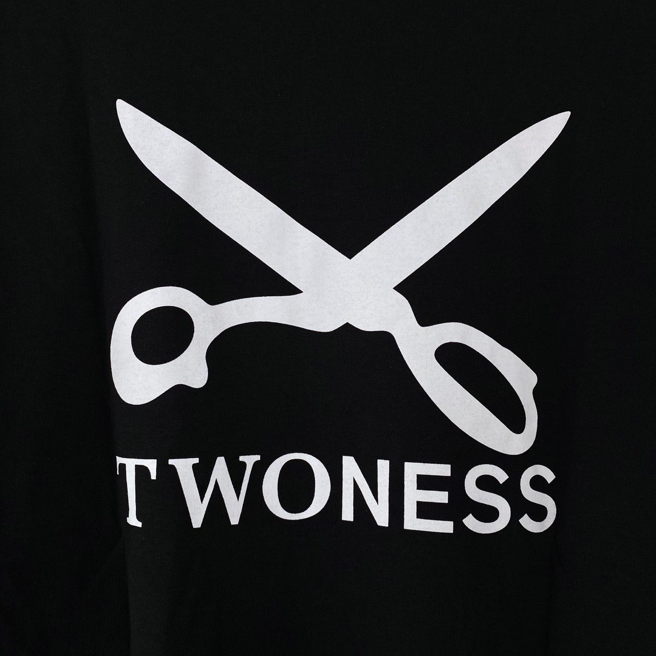 TWONESS TWONESS SHEARS LOGO T-SHIRT Size US XL / EU 56 / 4 - 2 Thumbnail