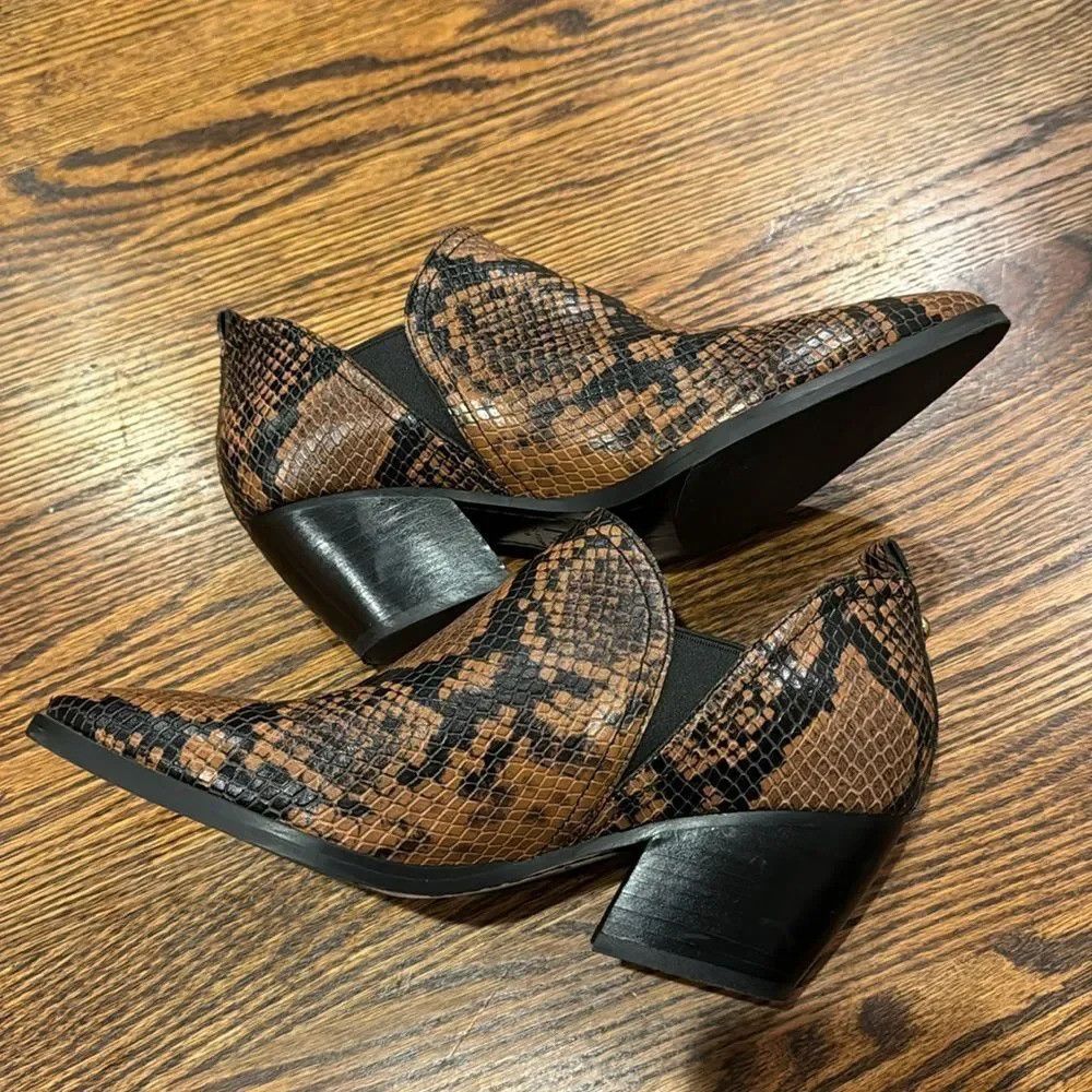 MARC FISHER Brown/Black Snake Skin Leather Pointed Toe Bloc