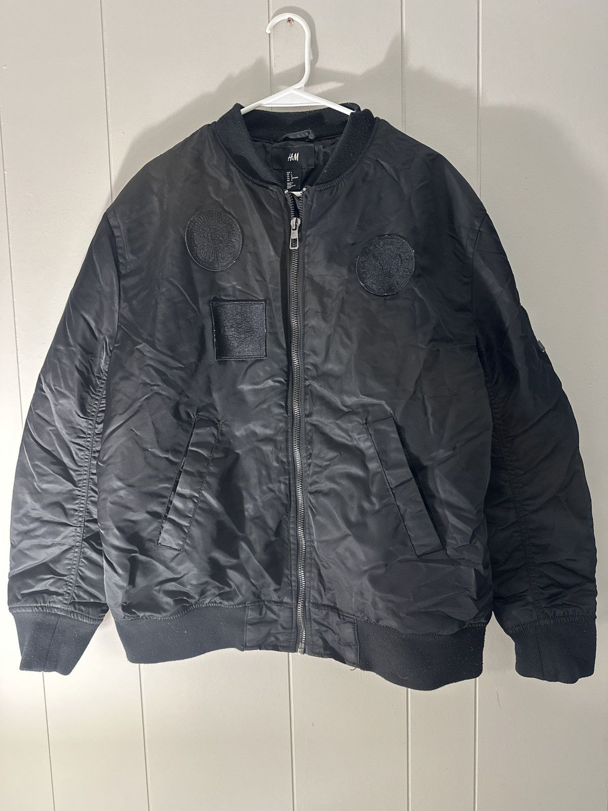 H&M × The Weeknd H&M x The Weeknd Black Patch Bomber Jacket Size L Size US L / EU 52-54 / 3 - 1 Thumbnail