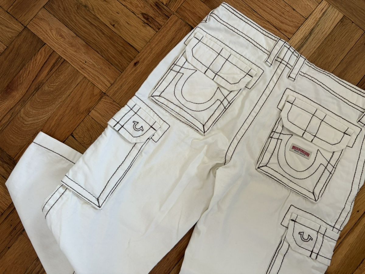 True Religion White True Religion Jeans w/ Black Mega T Stitch Size US 27 - 8 Thumbnail