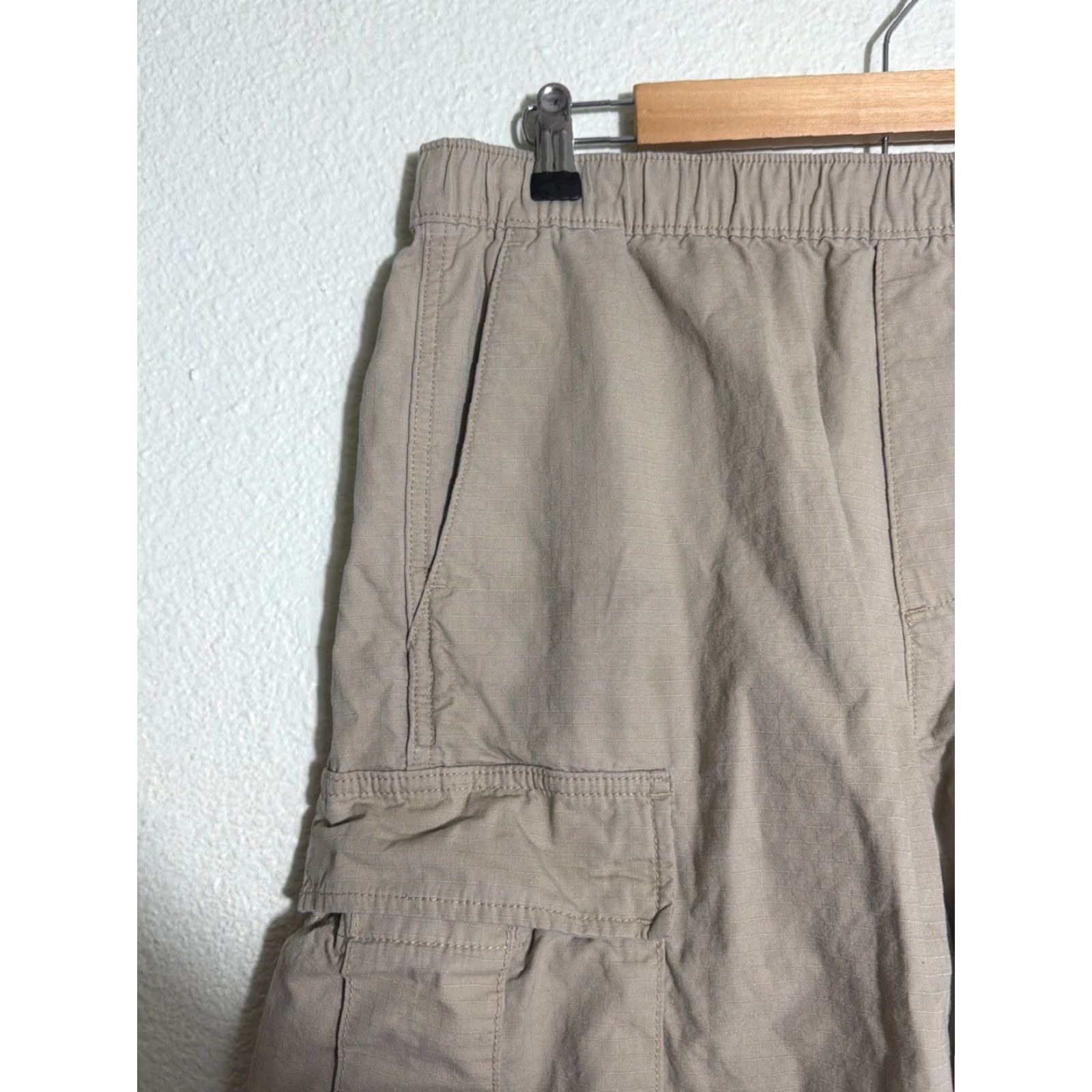 Gap VINTAGE? Gap Ripstop Cargo Shorts Beige Mens M 30x10 Drawstring Regular Beige Cargo shorts Gap Mens M 30x10 Drawstring Ripstop washed khaki Size US 31 - 3 Thumbnail