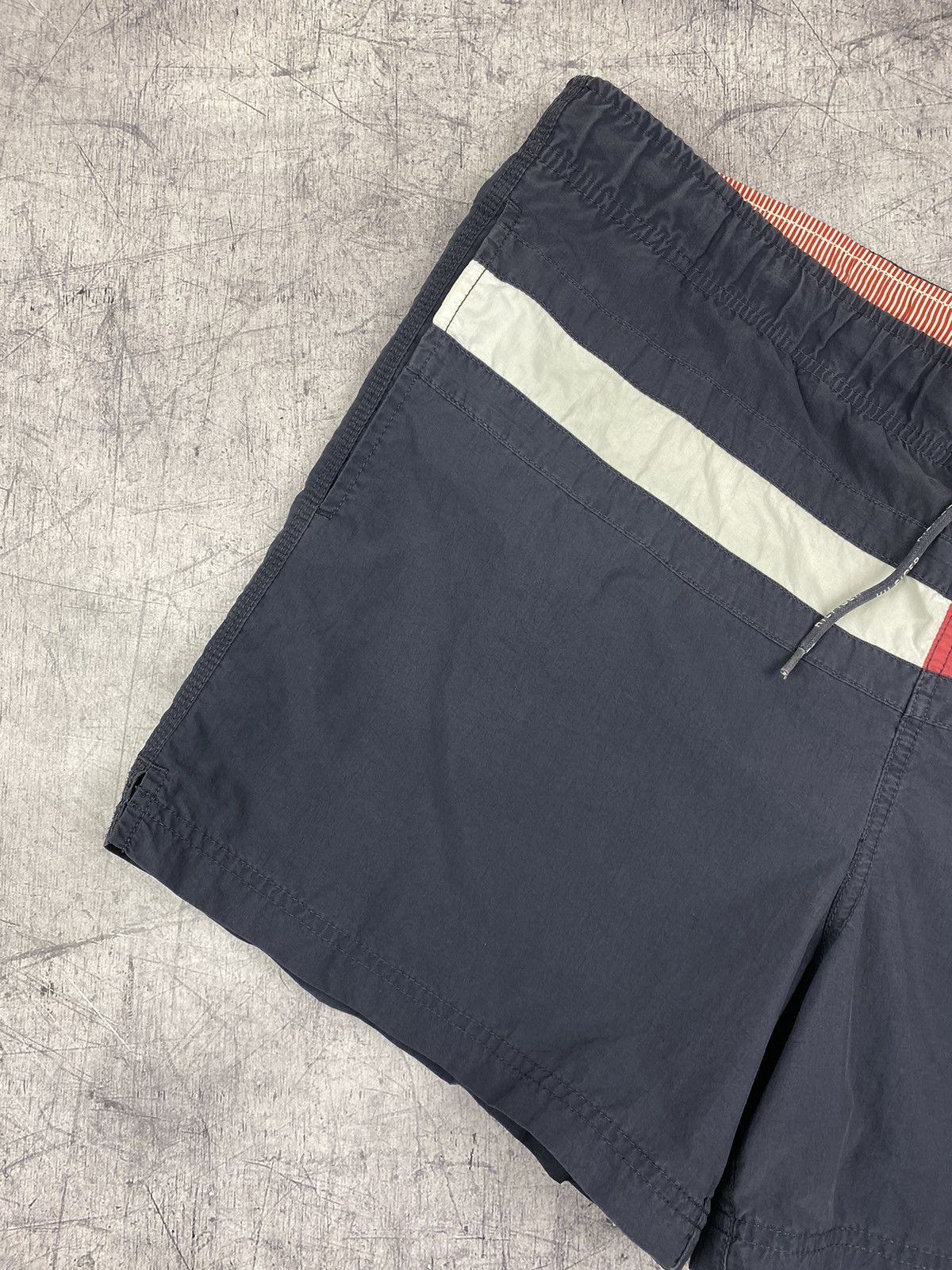 Tommy Hilfiger × Vintage Vintage Tommy Hilfiger Big Logo Shorts Size US 32 / EU 48 - 3 Thumbnail