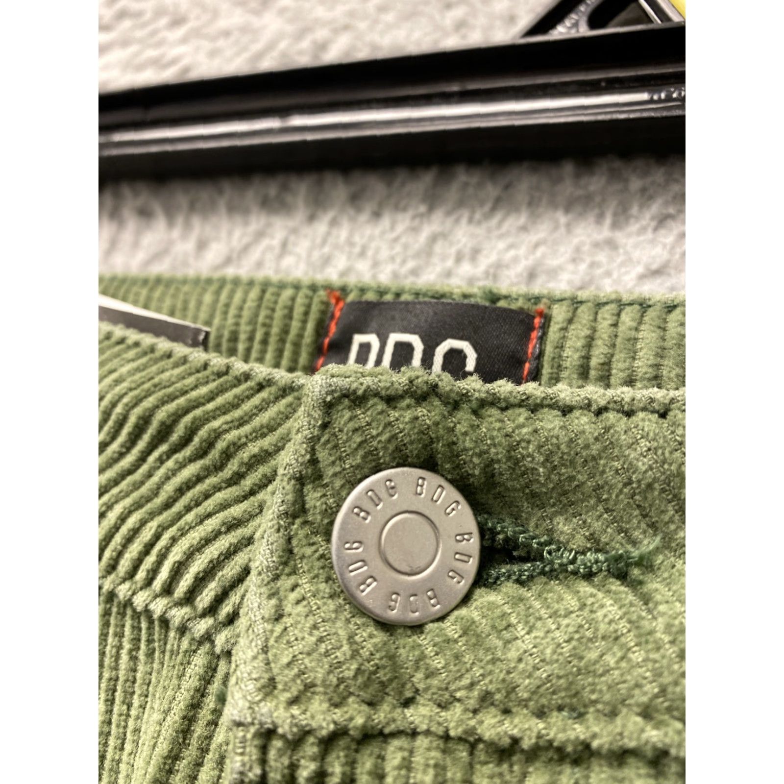 Bdg BDG MOM High Rise Corduroy Pants Womens Size 28X30 Green Ankle Style 11” Rise Size 28" / US 6 / IT 42 - 3 Thumbnail