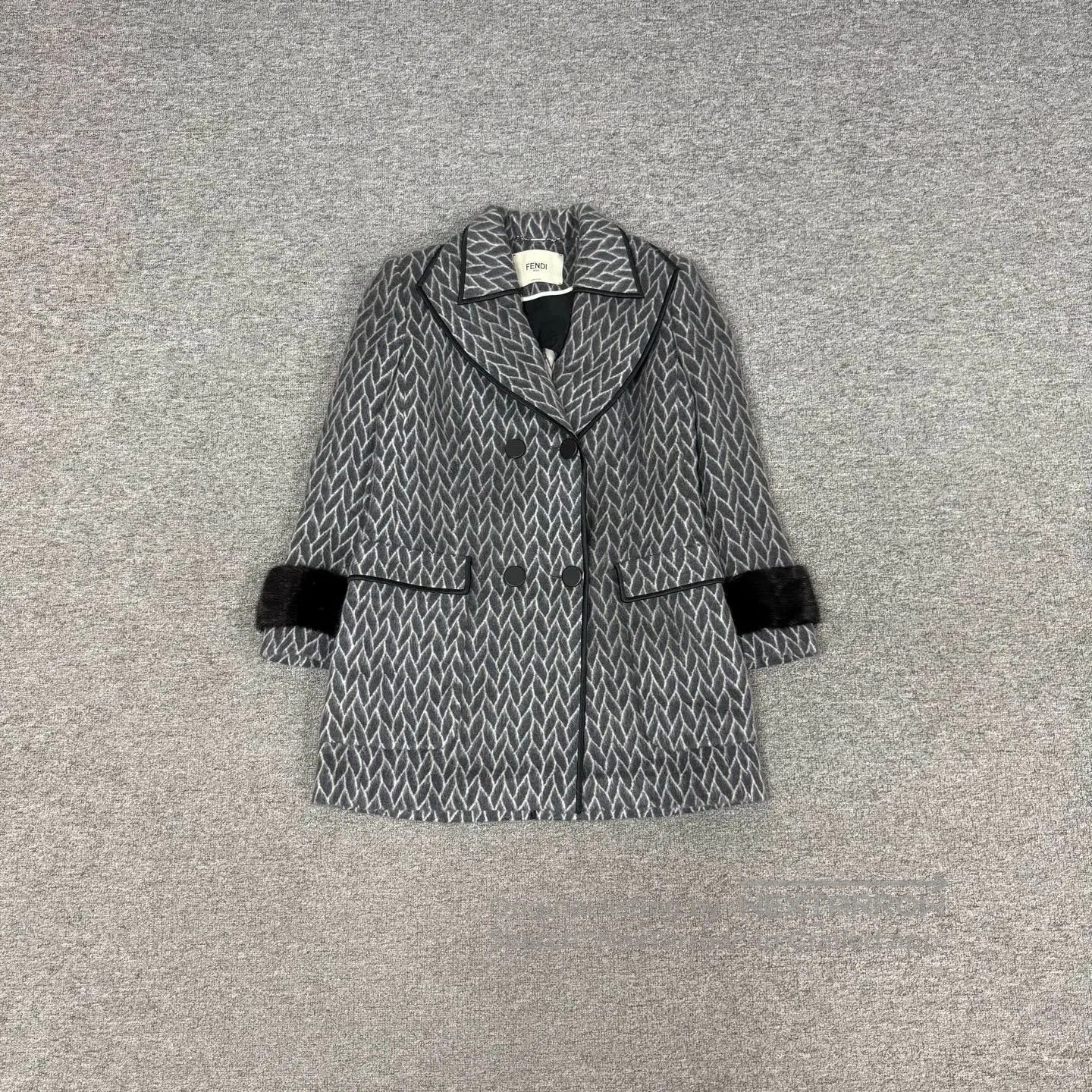 Fendi fendi shearling wool coat in gray. Size US M / EU 48-50 / 2 - 1 Thumbnail