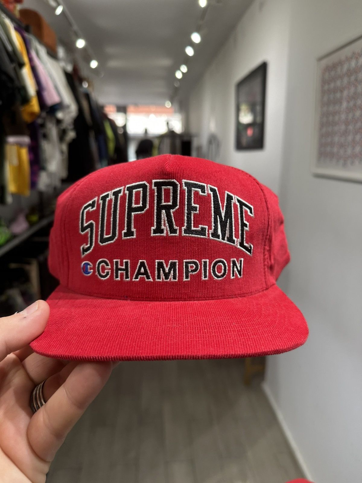 Champion × Supreme Supreme x Champion Curdoroy Hat Red 2017 Size ONE SIZE - 1 Thumbnail