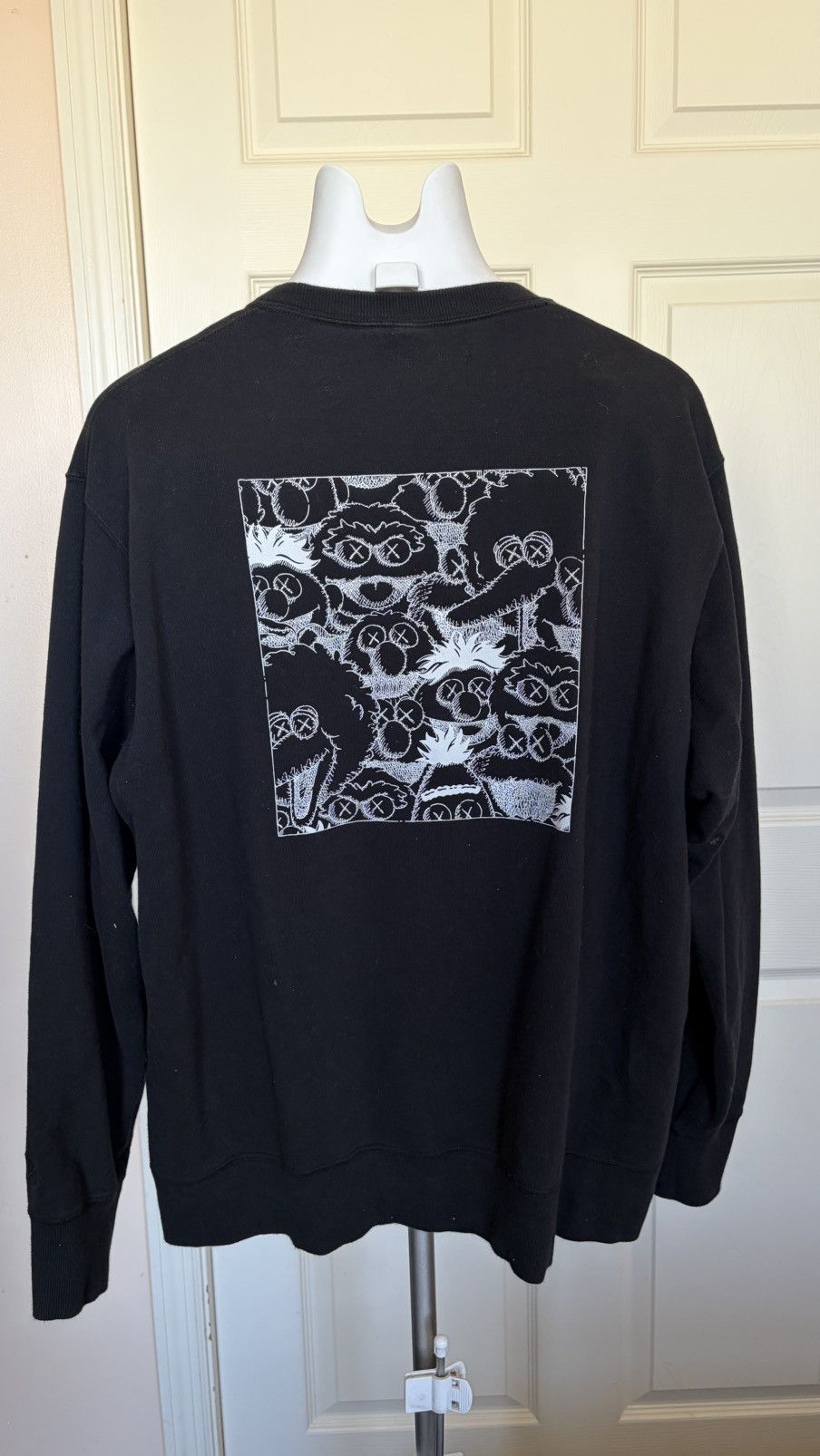Kaws × Uniqlo Uniqlo UT x KAWS x Sesame Street XX Sweatshirt Black Size US XL / EU 56 / 4 - 3 Thumbnail
