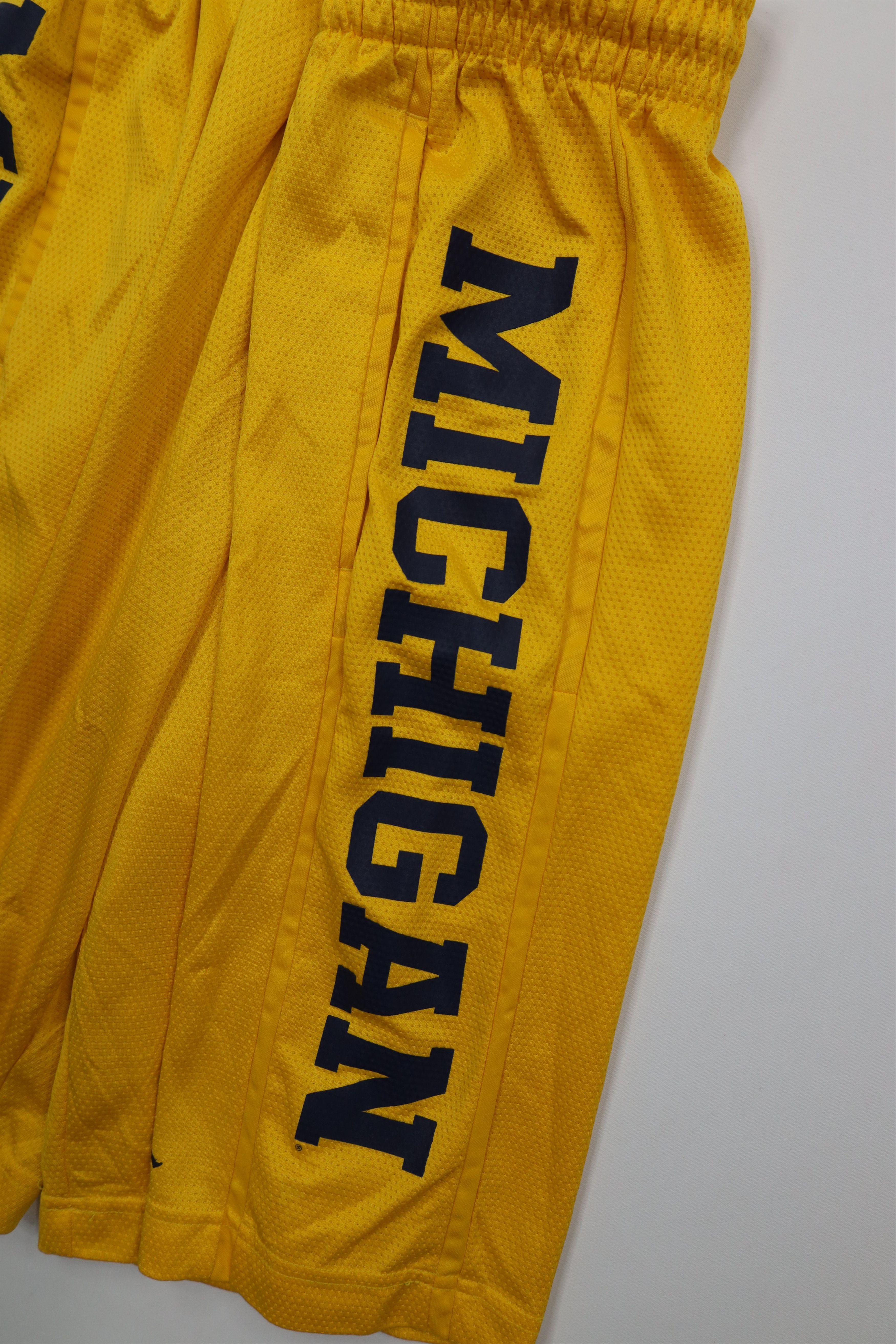 Nike Nike Air Jordan University of Michigan Basketball Shorts Size US 36 / EU 52 - 6 Thumbnail