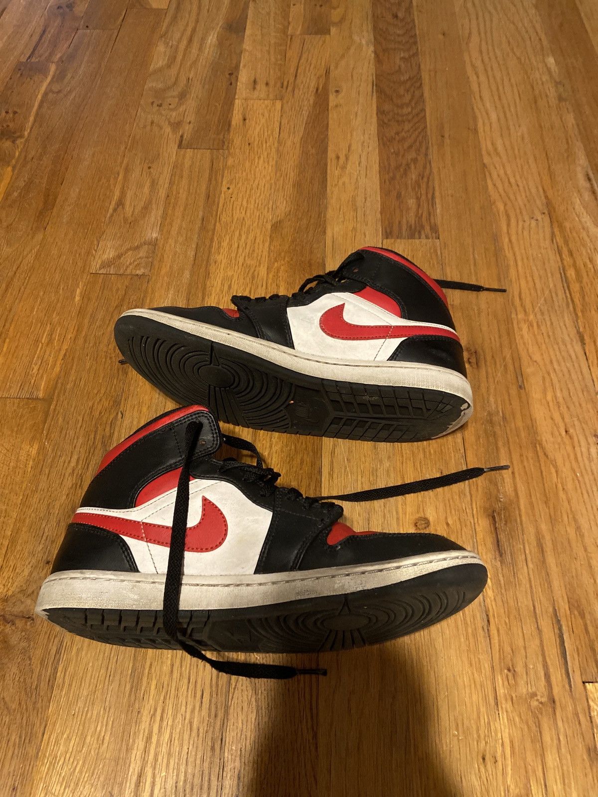 Jordan Brand Jordan 1 mid Size US 7.5 / EU 40-41 - 2 Thumbnail