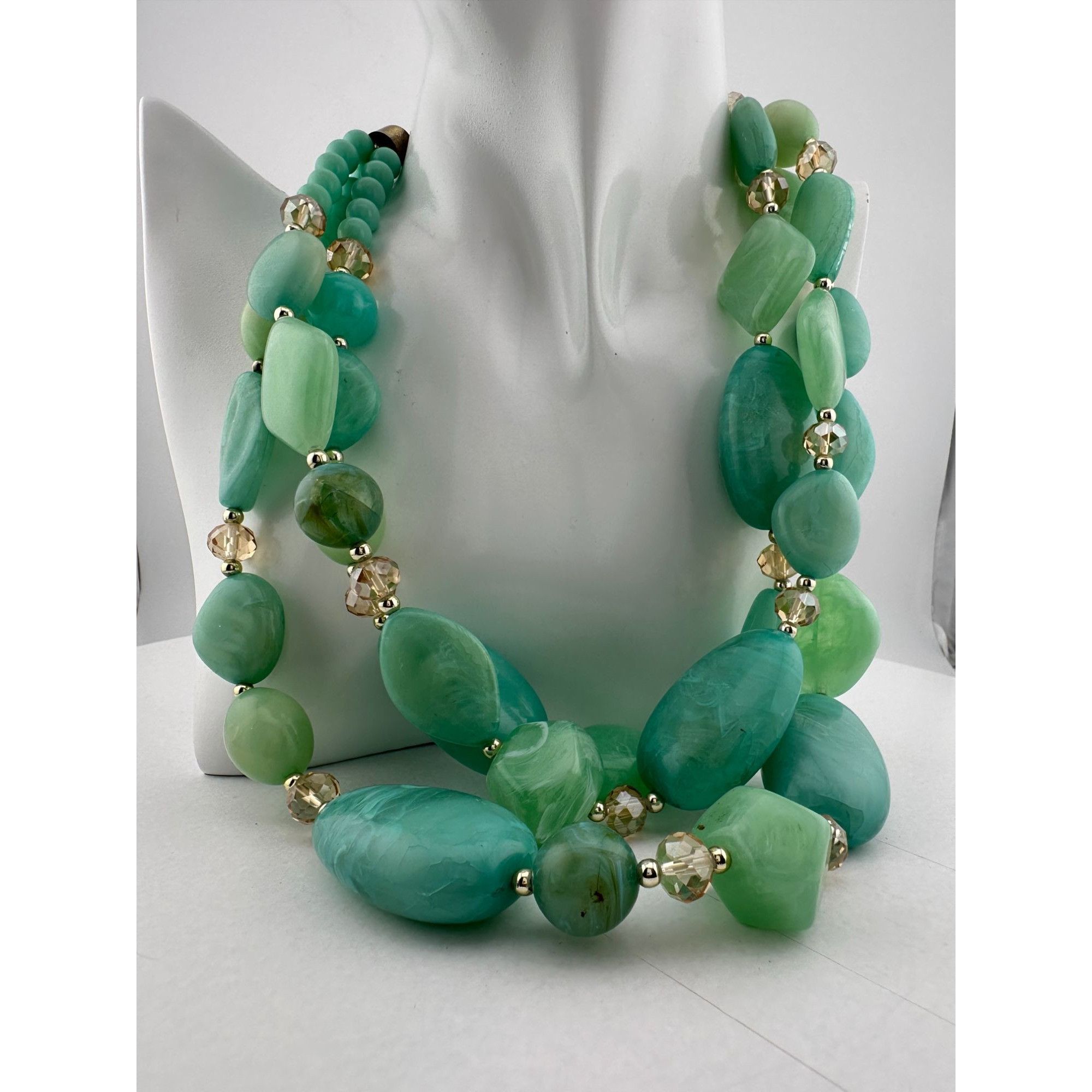 Other Vintage Beautiful Women's Chunky Three Strand Beaded Necklac Size ONE SIZE - 13 Thumbnail
