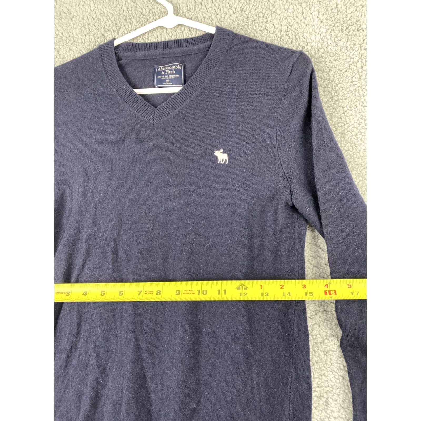 Abercrombie & Fitch Abercrombie & Fitch Sweater Mens XS V-Neck Navy Blue Wool-Acrylic Blend Size US XS / EU 42 / 0 - 4 Thumbnail