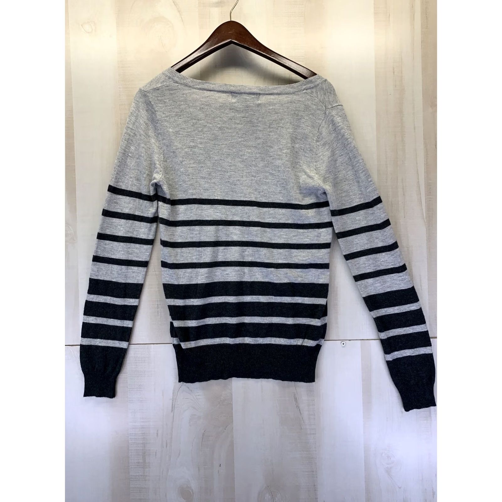 Mossimo Mossimo Gray V-Neck Knit Long Sleeve Thin Sweater Womens M NWT-5508 Size M / US 6-8 / IT 42-44 - 4 Thumbnail