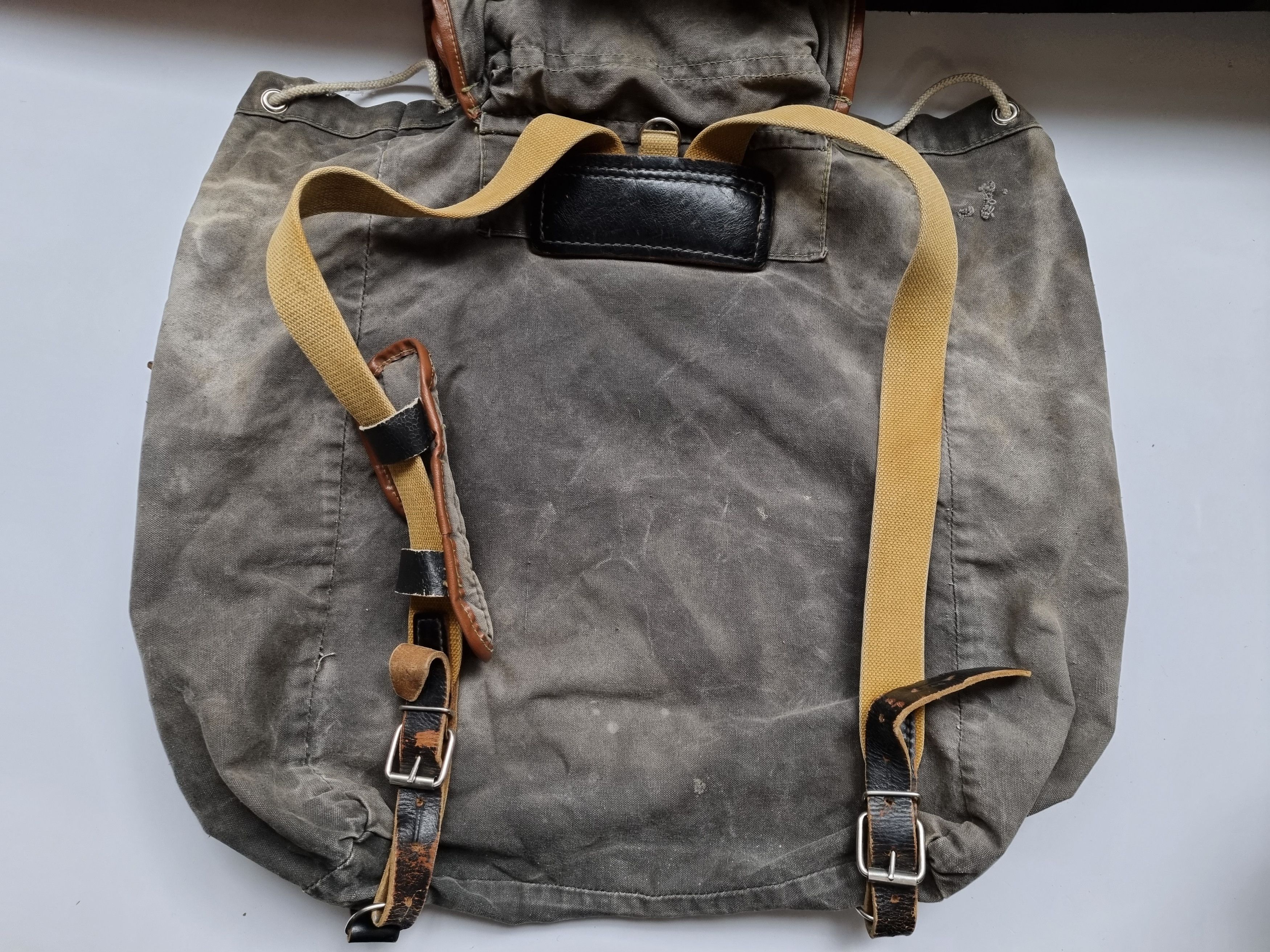 Japanese Brand 50s Vintage Sun Faded Thrashed Backpack Amazing Fade Size ONE SIZE - 19 Thumbnail