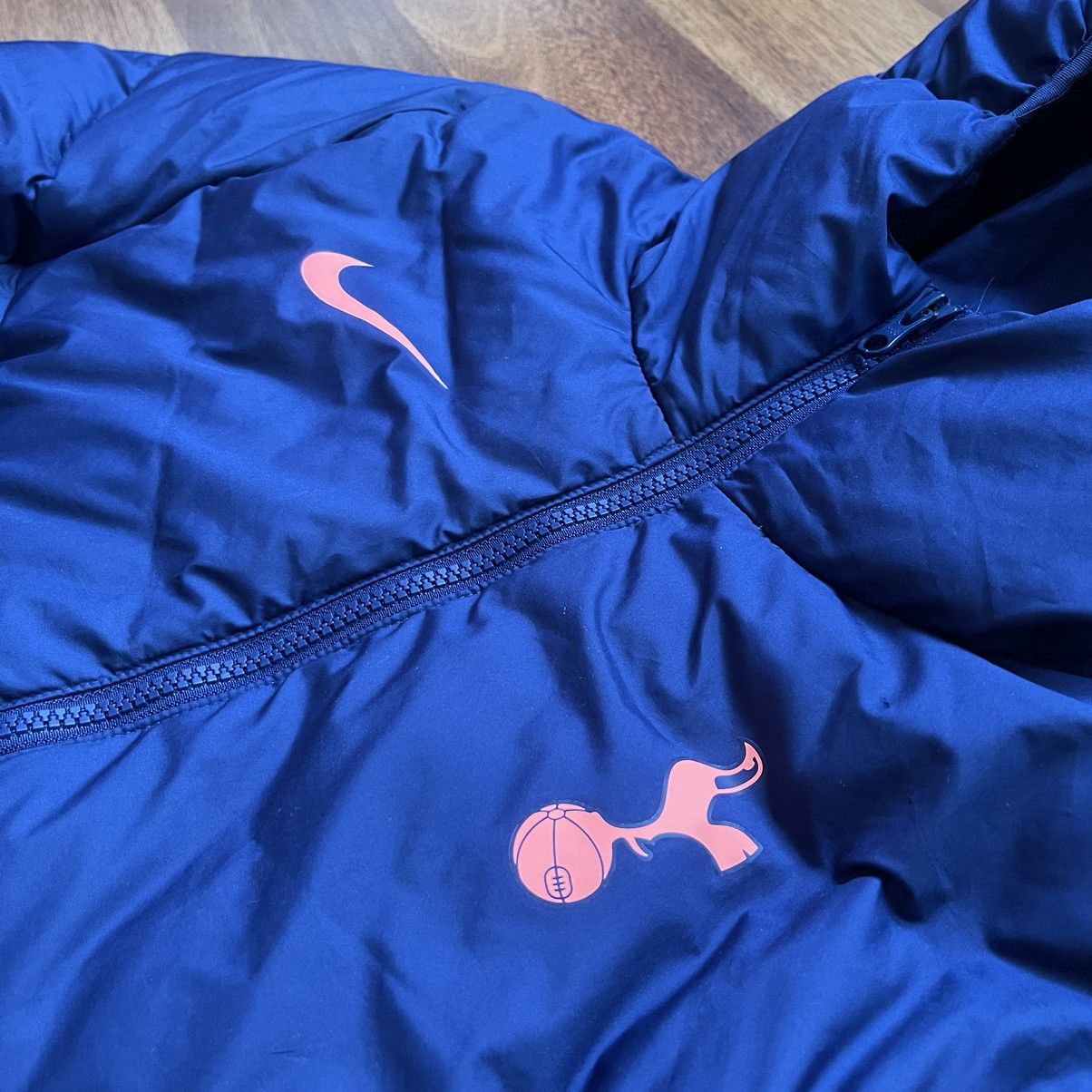 Nike × Vintage TOTTENHAM HOTSPUR NIKE 2020/2021 FOOTBALL WOMENS DOWN JACKET Size M / US 6-8 / IT 42-44 - 4 Thumbnail