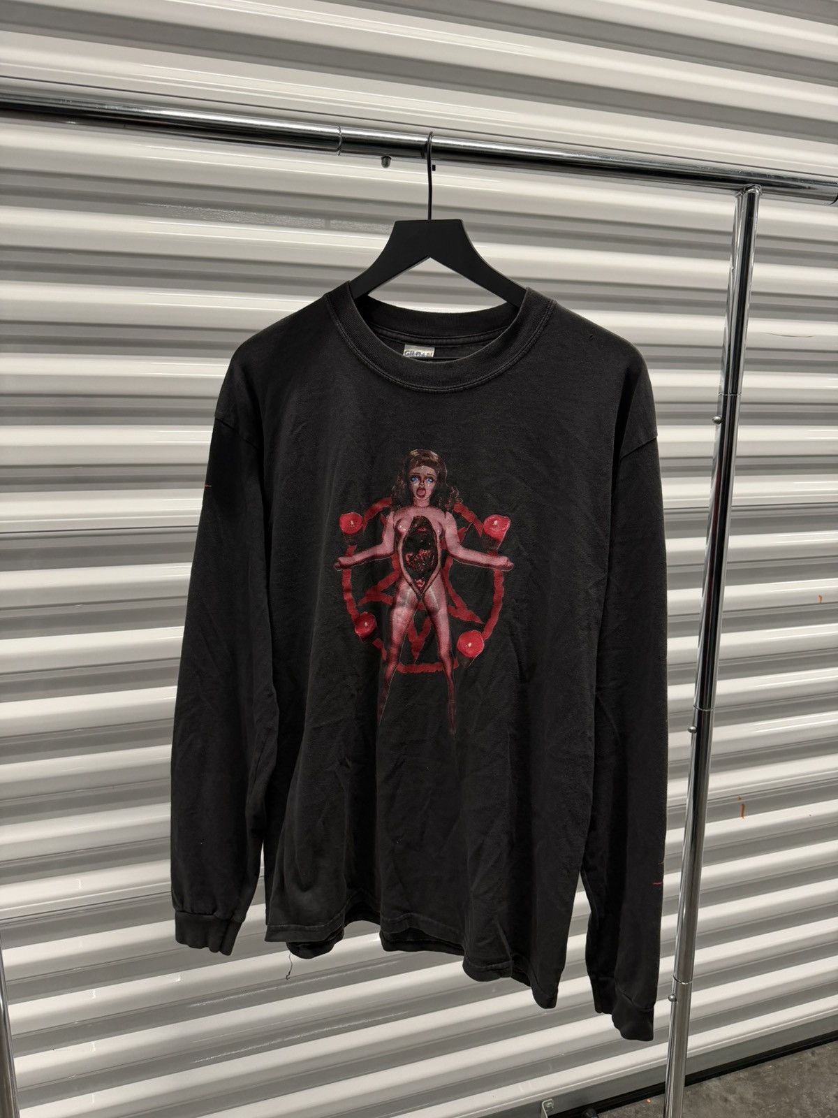 Vintage Vintage six feet under torture killer shirt band grunge erd Size US L / EU 52-54 / 3 - 1 Thumbnail