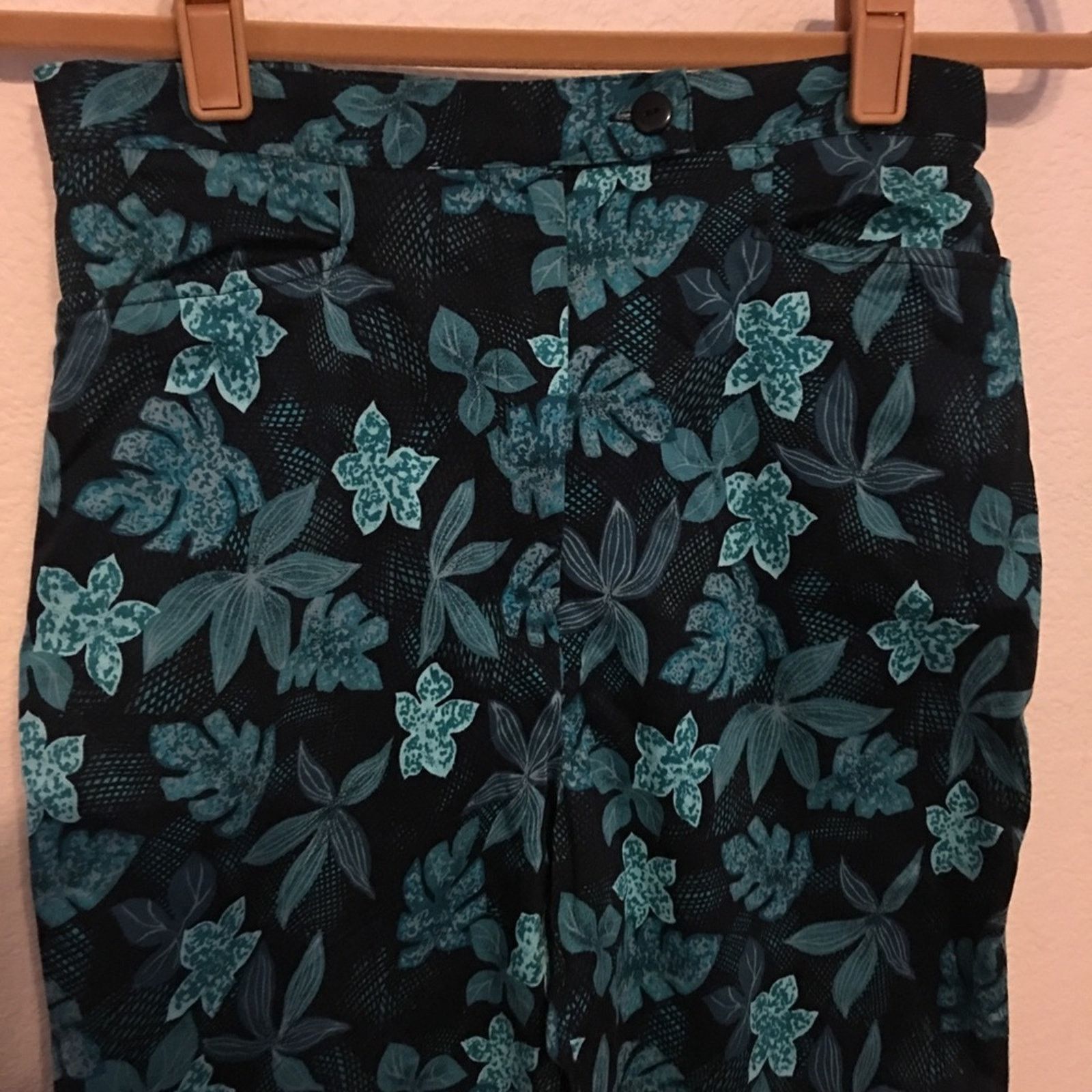 Other Sag Harbor floral stretch capris NWOT 8 Size 30" / US 8 / IT 44 - 2 Thumbnail