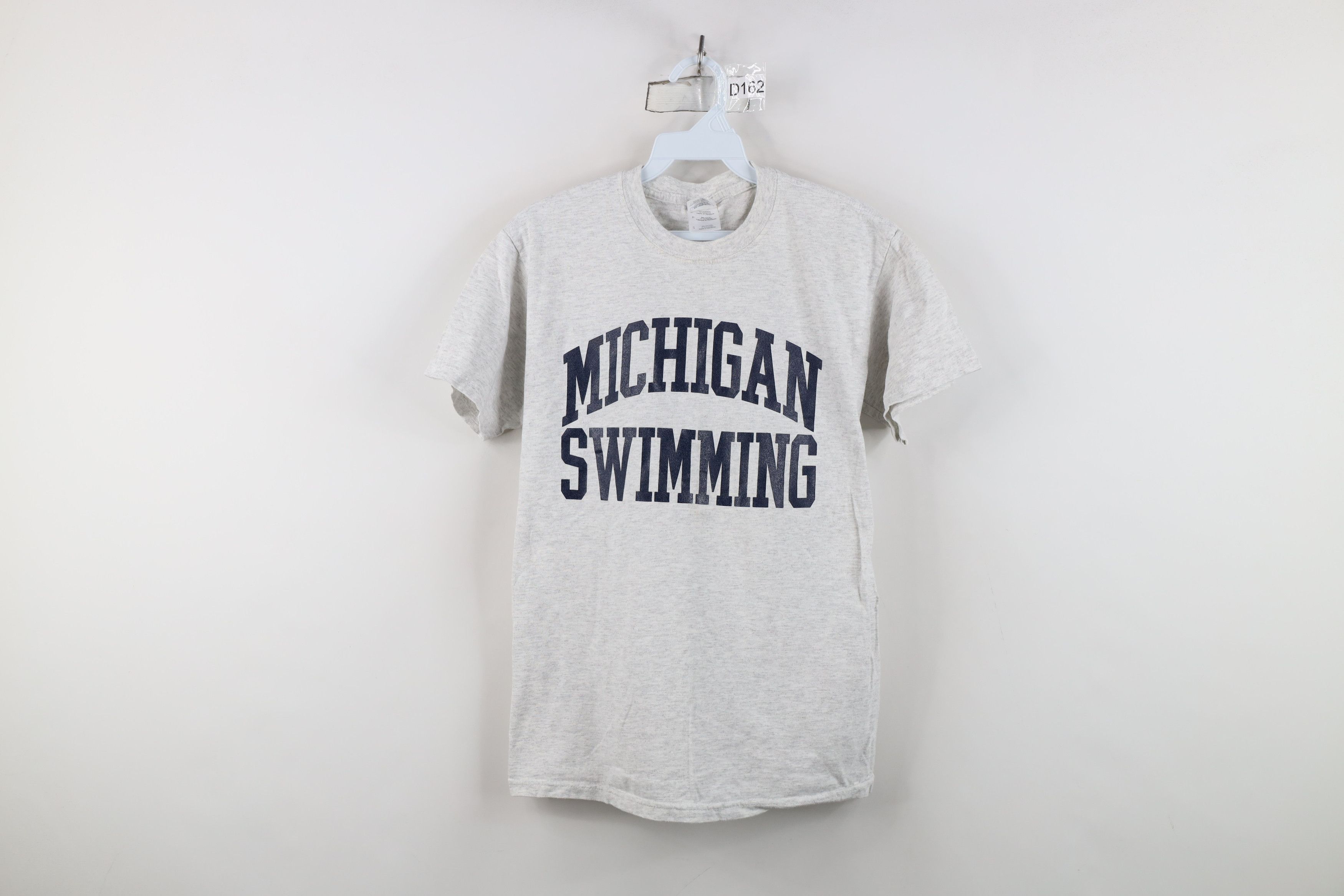 Vintage Vintage Issued University of Michigan Swimming T-Shirt Gray Size S / US 4 / IT 40 - 1 Thumbnail