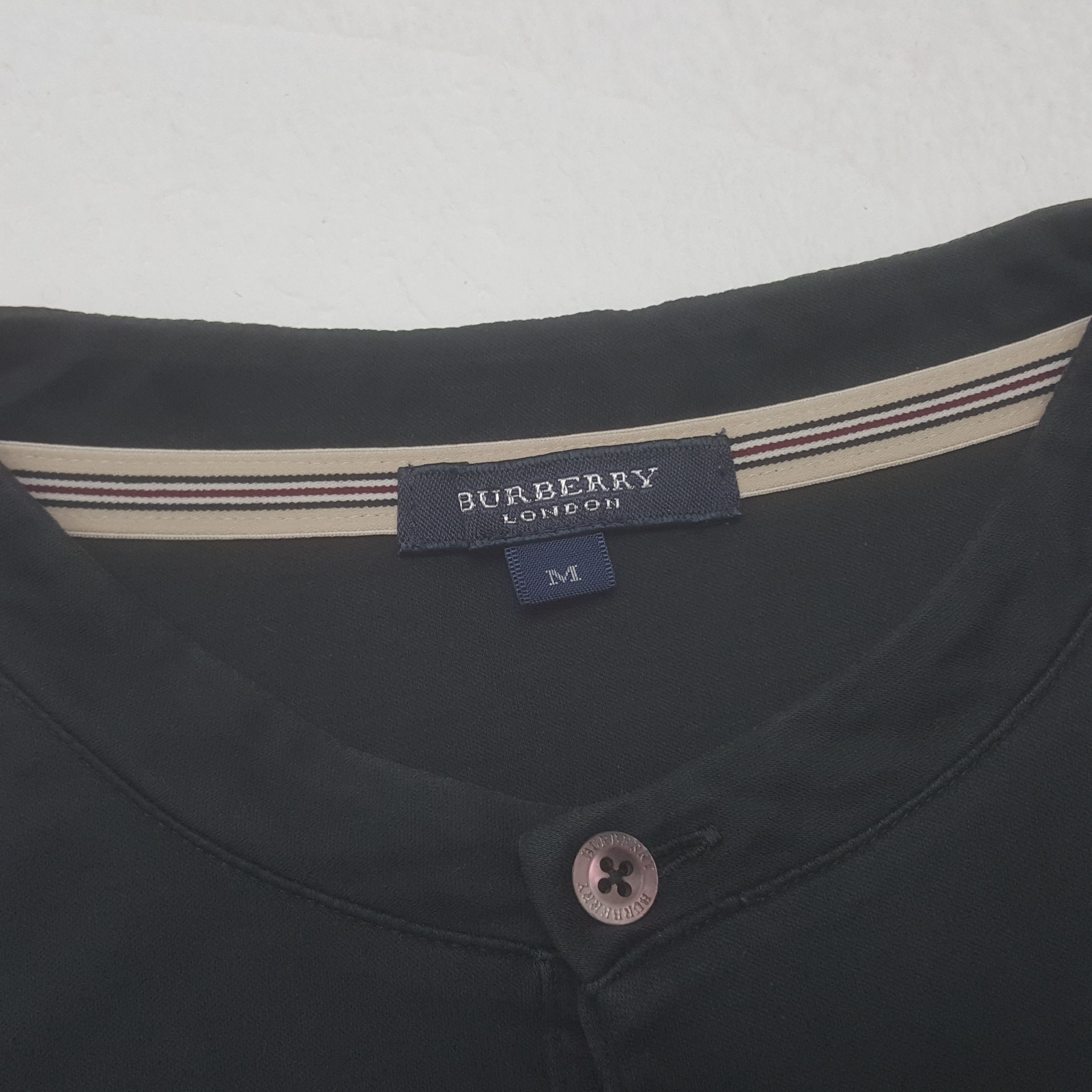 Burberry × Vintage Vintage Burberry London Nova Check T-shirt Size US M / EU 48-50 / 2 - 5 Thumbnail
