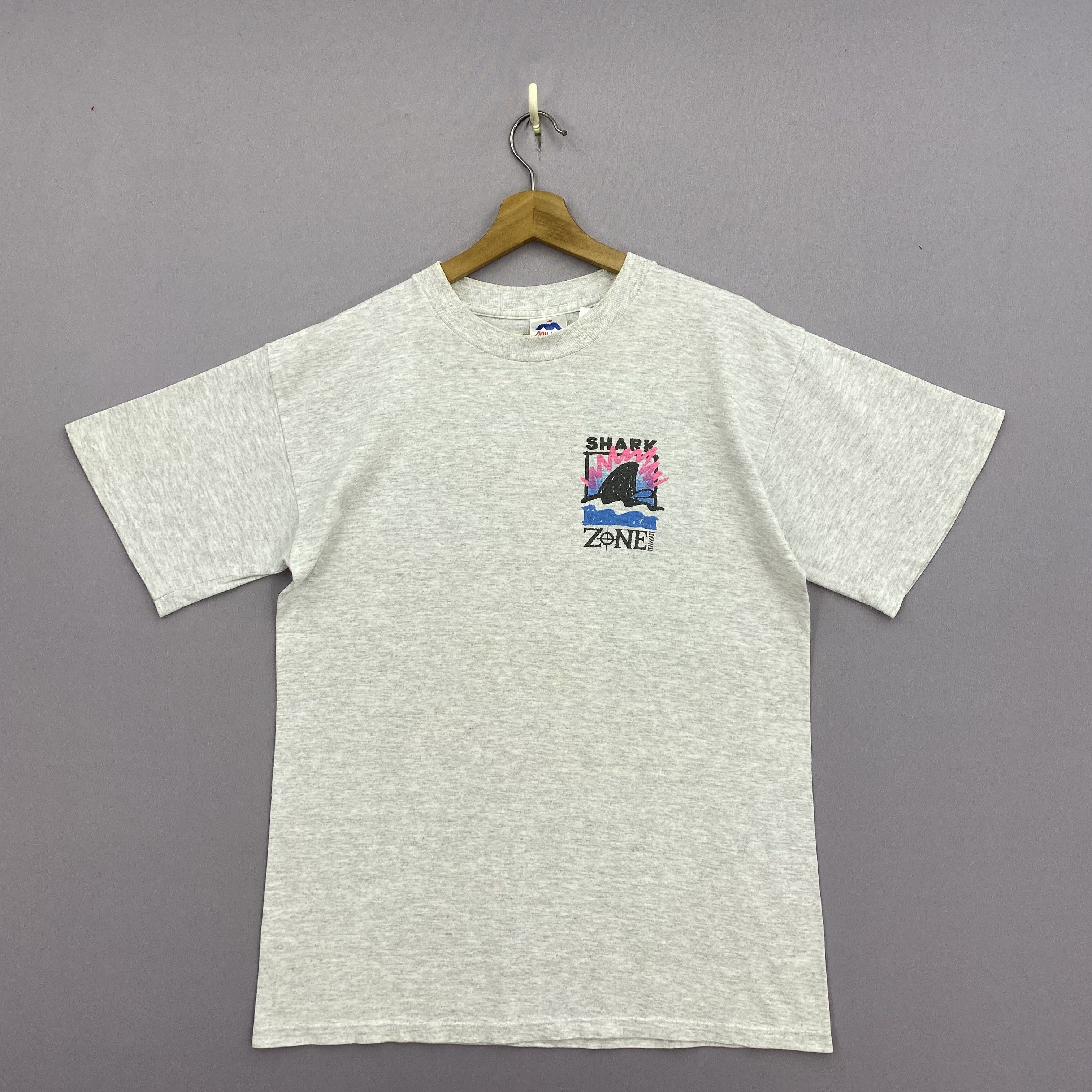 Vintage Vintage 90s Shark Attack Hawaii T-Shirt Novelty Tees Size US M / EU 48-50 / 2 - 2 Thumbnail