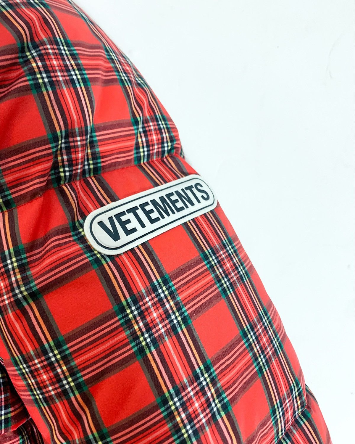 Vetements Vetements fw19 check reversible puffer jacket in red Size US L / EU 52-54 / 3 - 2 Thumbnail