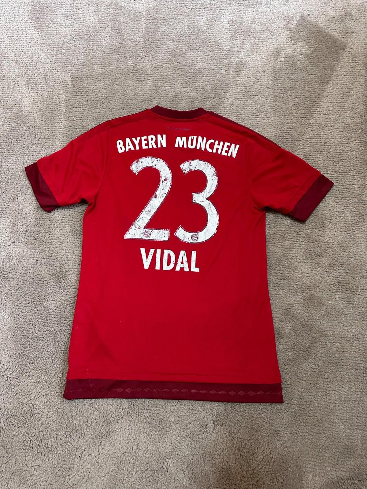 Adidas #23 VIDAL Bayern Munich 2015/16 Football Jersey Soccer Size US S / EU 44-46 / 1 - 6 Thumbnail