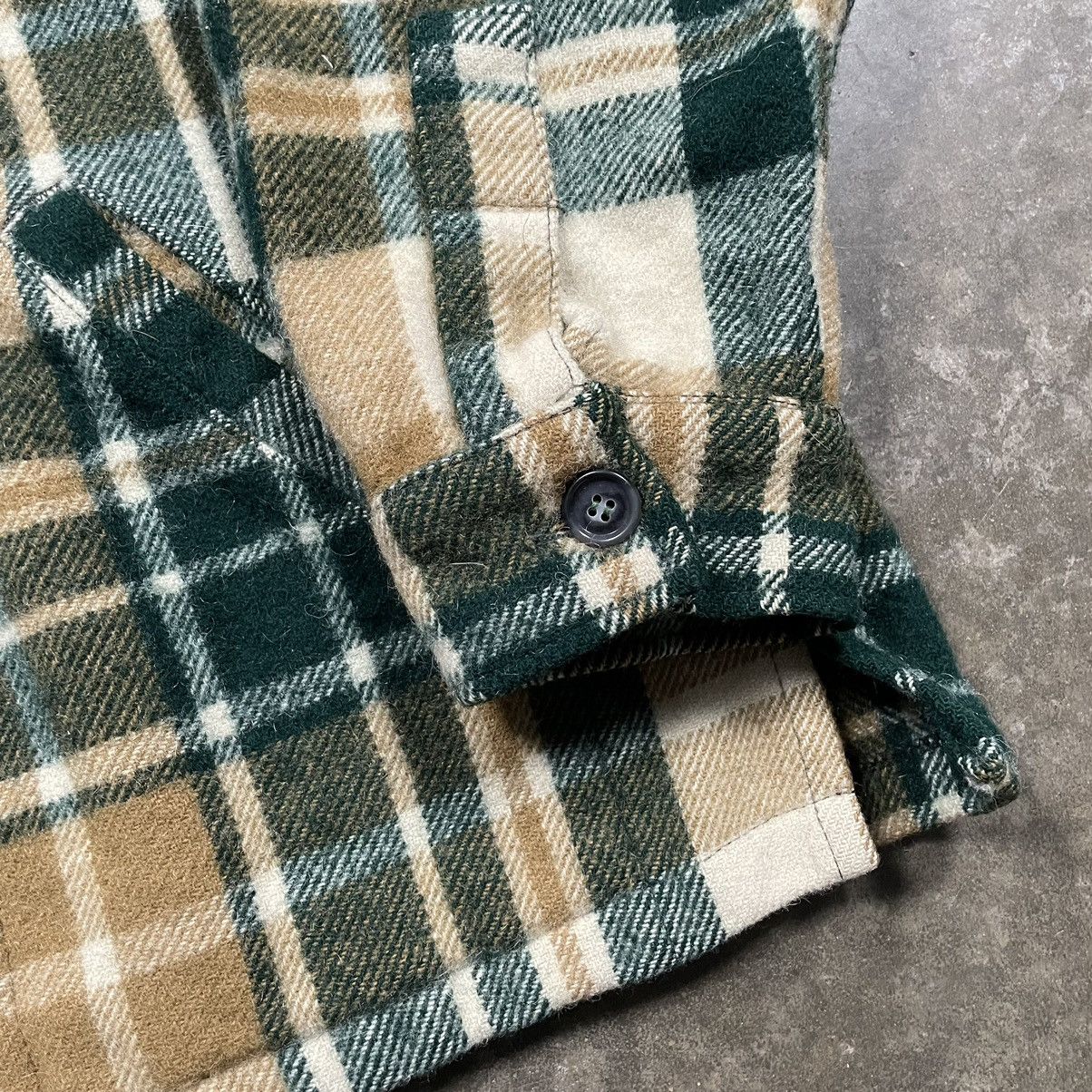 L.L. Bean × Vintage Vintage L.L. Bean Buffalo Plaid Wool Mackinaw Shirt Jacket Size US XL / EU 56 / 4 - 4 Thumbnail