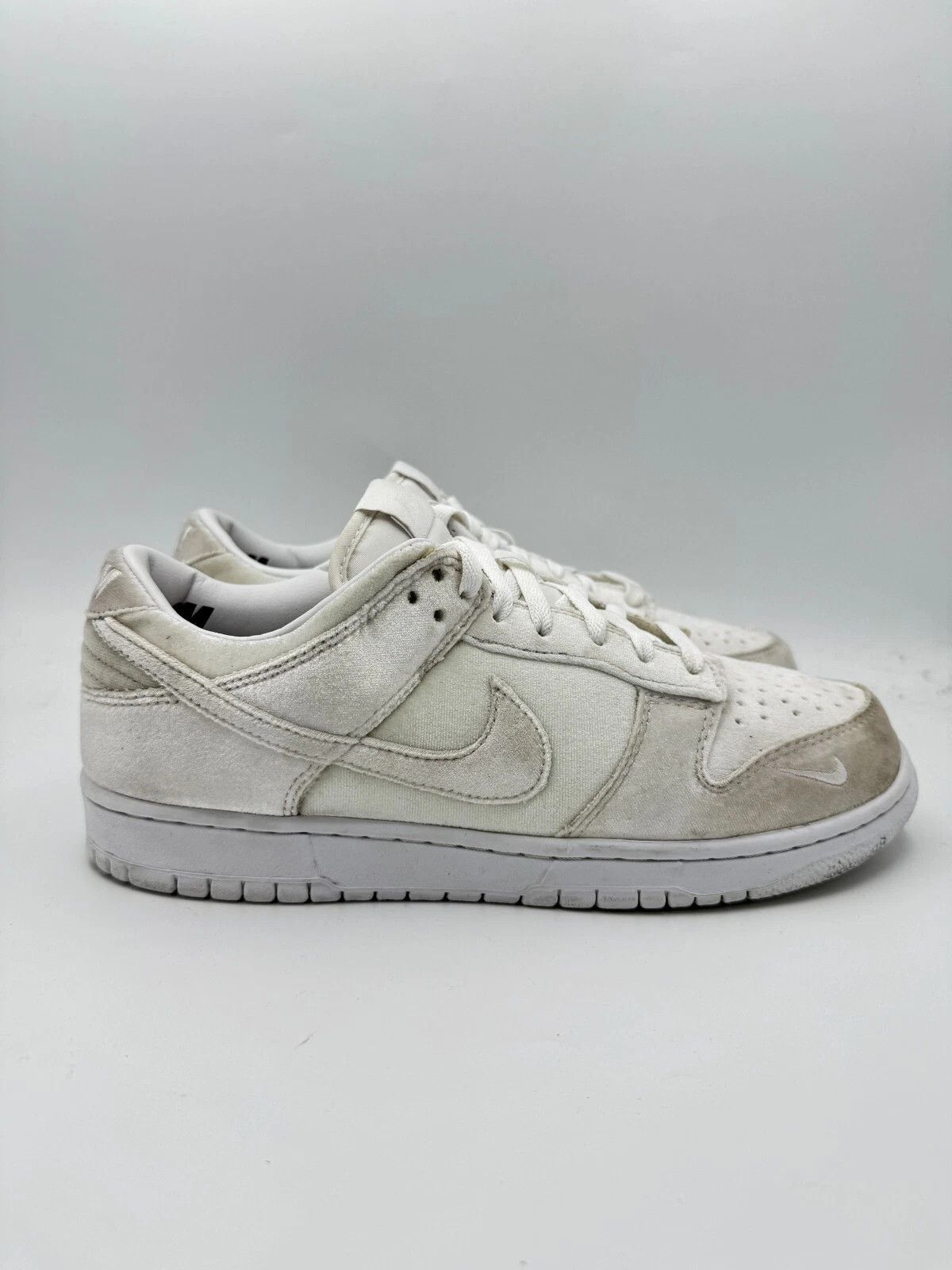 Dover Street Market × Nike DSM Nike Dunk Low Velvet White Size US 9.5 / EU 42-43 - 4 Thumbnail