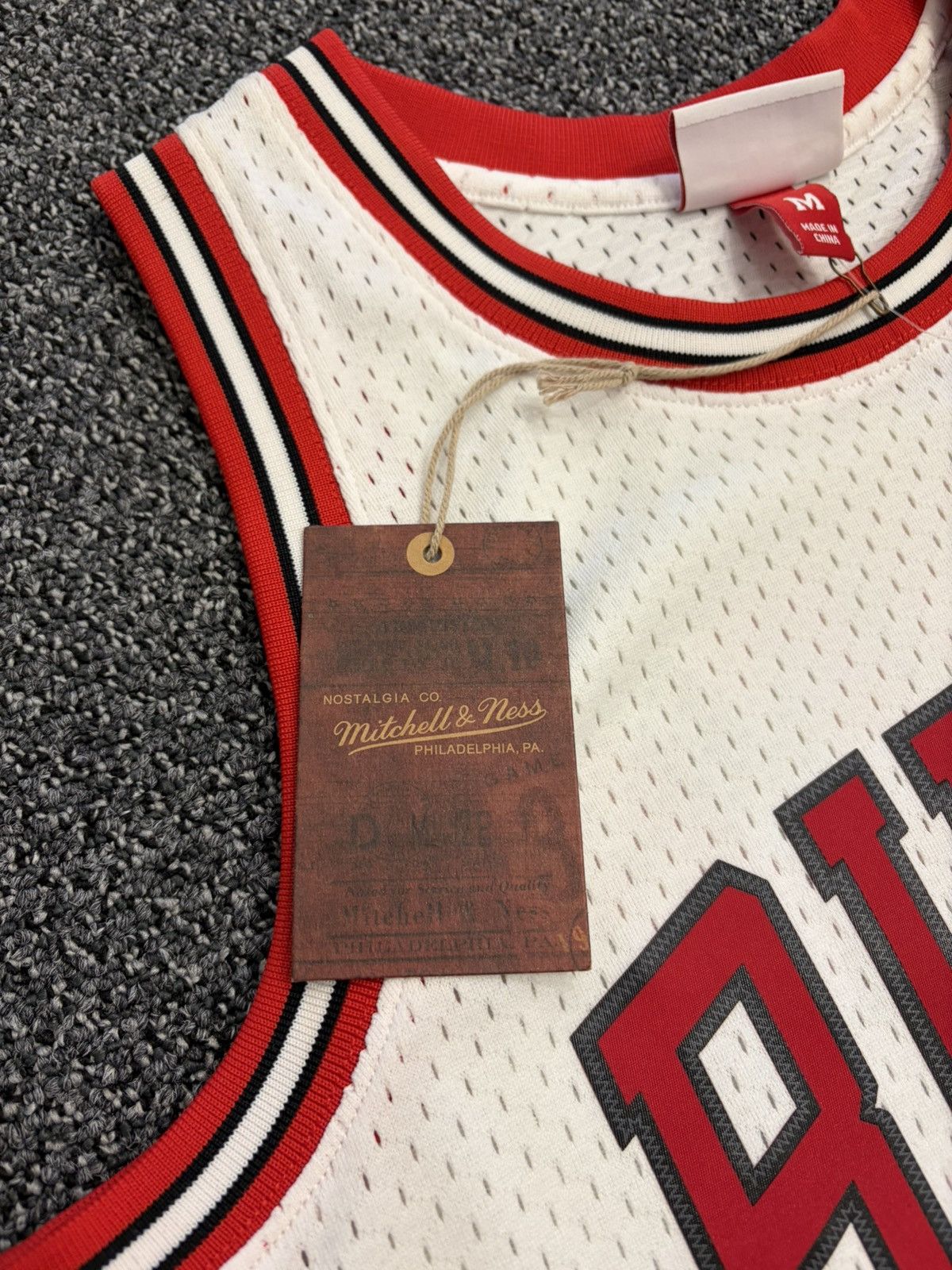 Mitchell & Ness Mitchell & Ness x Hardwood Classics Bulls S. Pippen Jersey Size US M / EU 48-50 / 2 - 7 Thumbnail