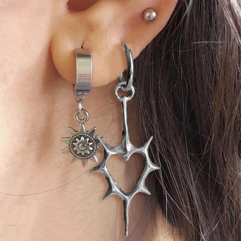 Designer × Japanese Brand × Jewelry Hollow Thorns Love Earring Size ONE SIZE - 2 Thumbnail