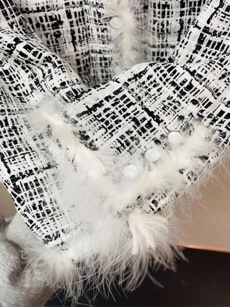 Chanel 25S black and white feather rolled-edged jacket 250
