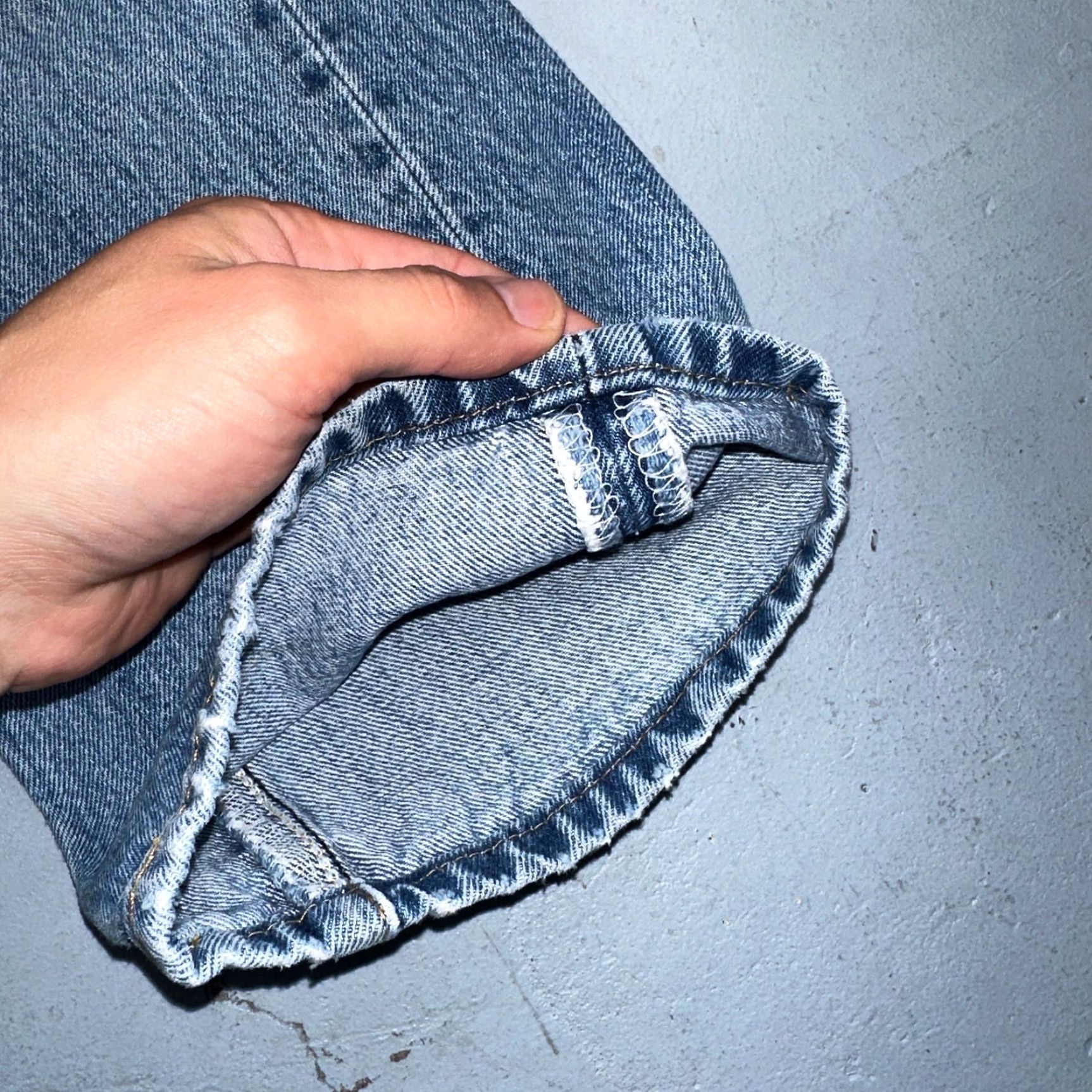 Levi's VINTAGE Levi's 501 Jeans Men Straight Leg 90s Light Wash Blue 30x32 Size US 30 / EU 46 - 4 Thumbnail