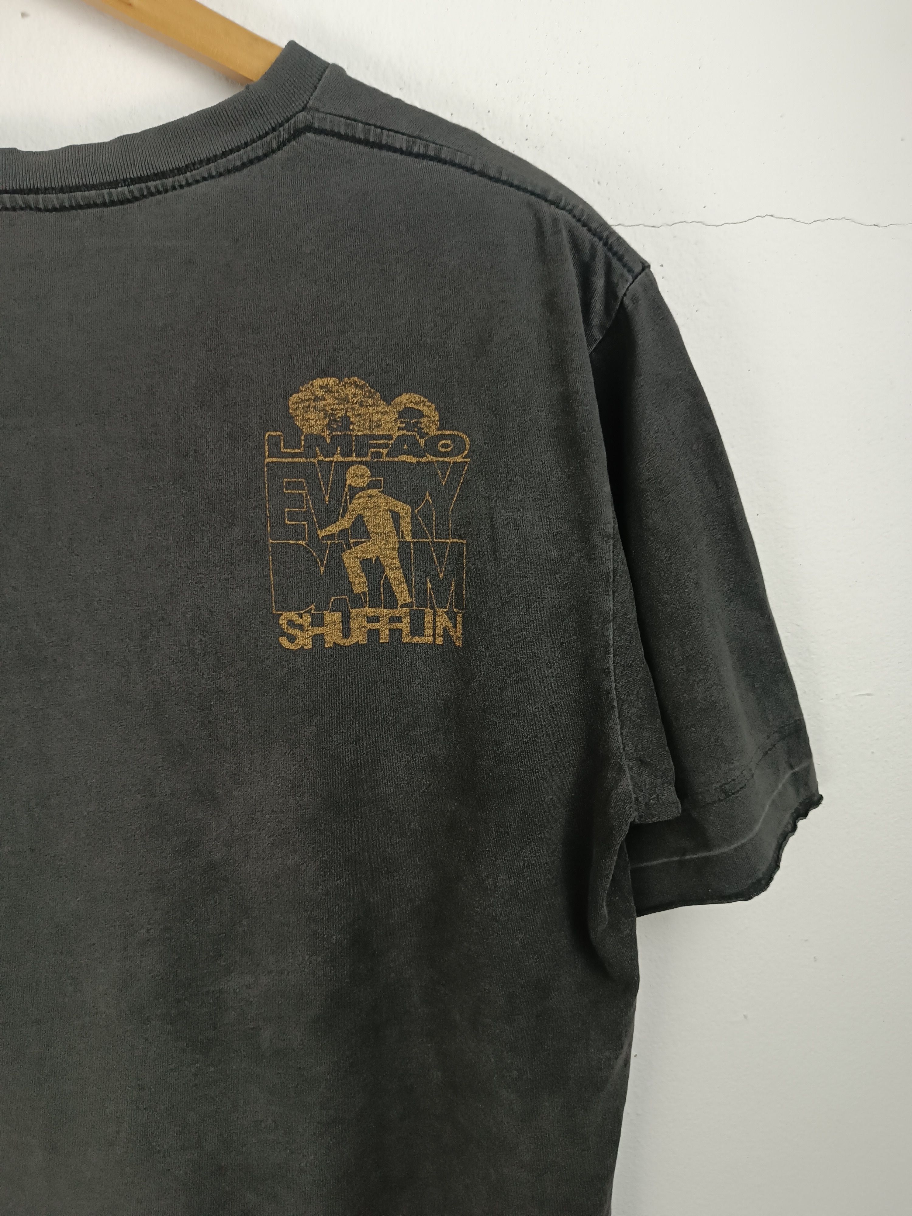 Band Tees THRASHED FADED VINTAGE Y2K LMFAO EVERYDAY IM SHUFFLIN GUETTA Size US L / EU 52-54 / 3 - 15 Thumbnail