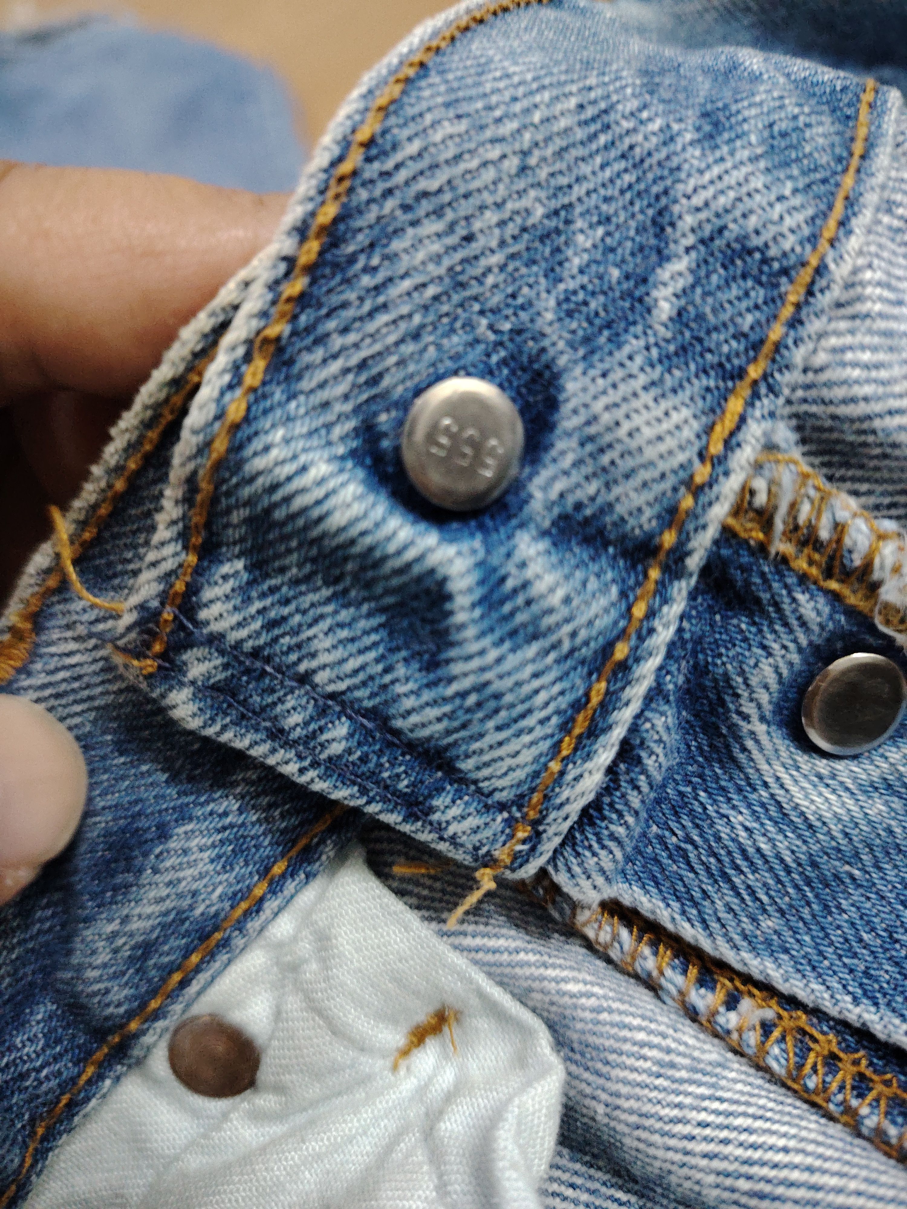 Levi's VINTAGE 90s LEVIS 501 XX BUTTON 555 DENIM JEANS Size US 32 / EU 48 - 13 Thumbnail