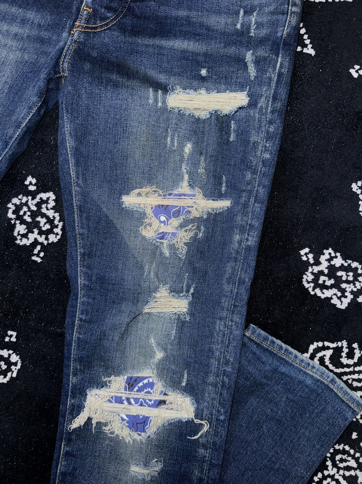 Amiri AMIRI BANDANA PURPLE ENGLISH LOGO JEANS Size US 30 / EU 46 - 4 Thumbnail