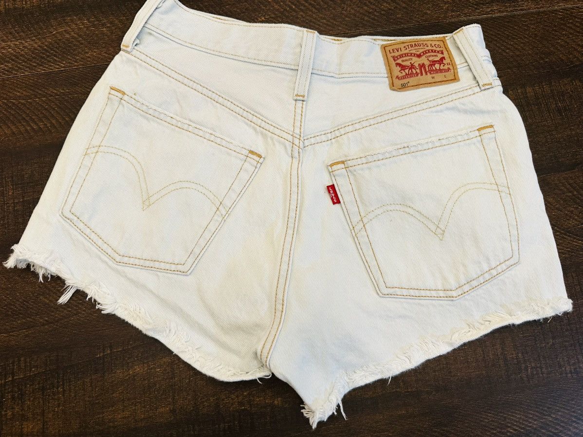 Levi's Levi’s 501 Distressed Women’s Light Wash Button Fly-Size 26 Size 26" / US 2 / IT 38 - 11 Thumbnail