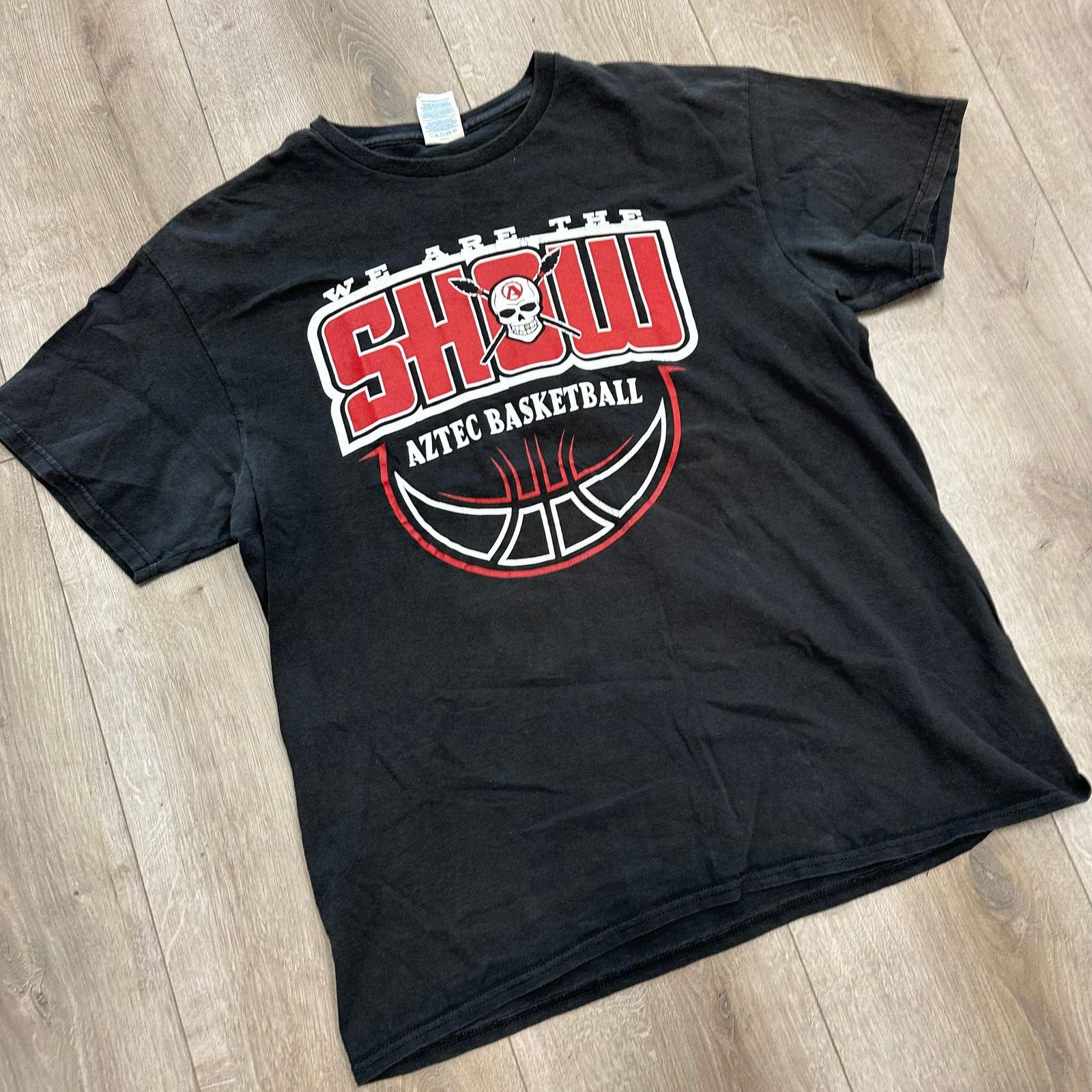 Vintage San Diego State Aztecs "The Show" basketball black Tee Large Size US L / EU 52-54 / 3 - 5 Thumbnail