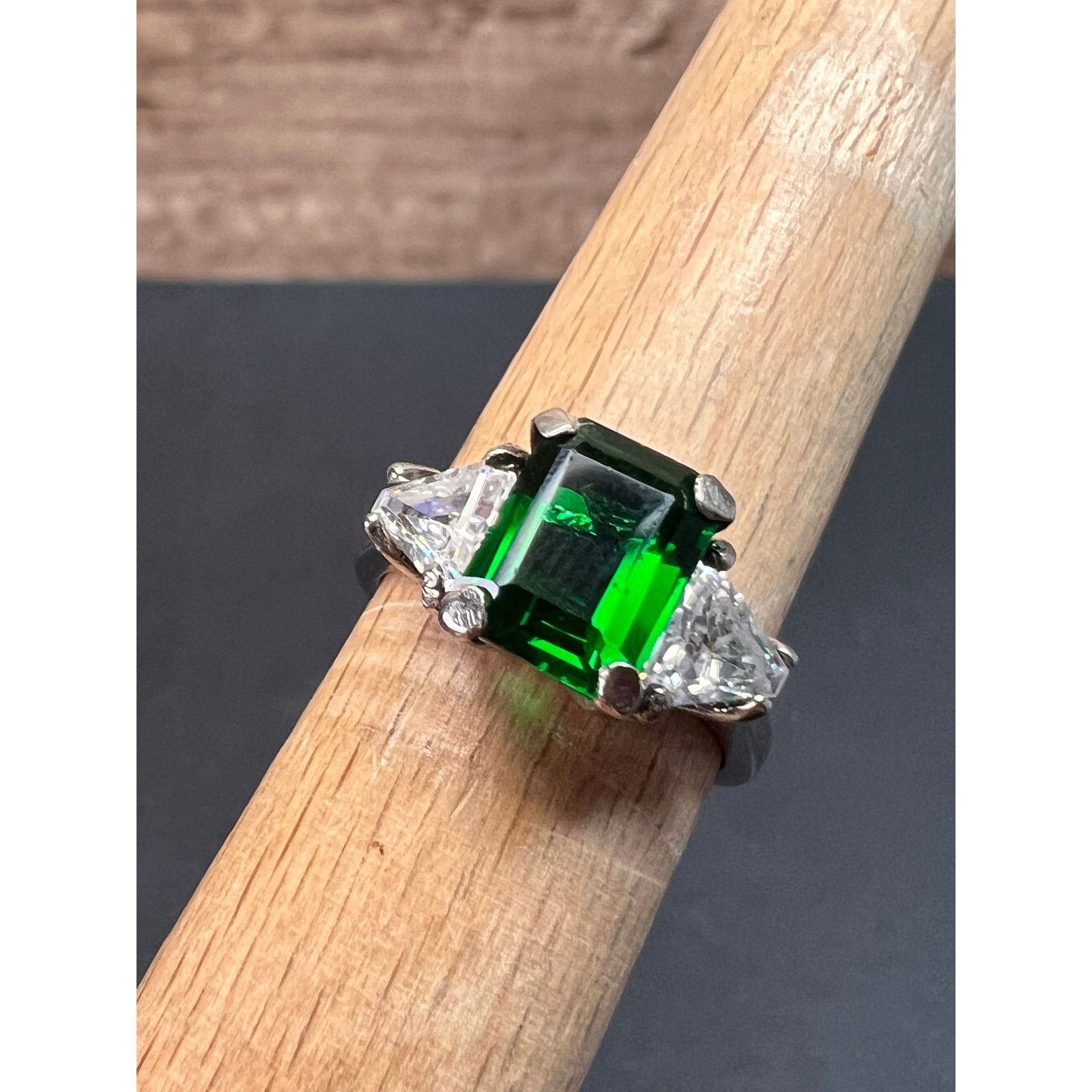 Other Vintage synthetic emerald 925 silver ring size 7 Size ONE SIZE - 1 Thumbnail