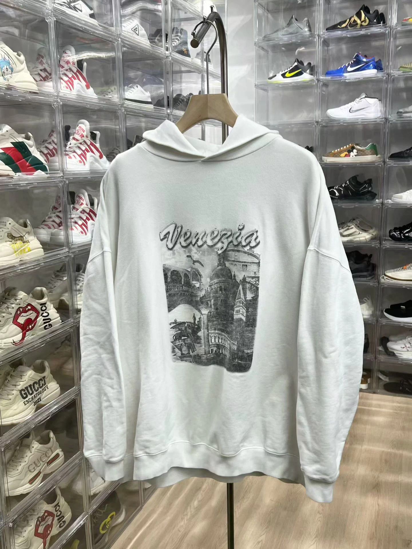 Balenciaga Balenciaga Castle Print Relaxed Hoodie S Lightly Worn Size US S / EU 44-46 / 1 - 1 Thumbnail