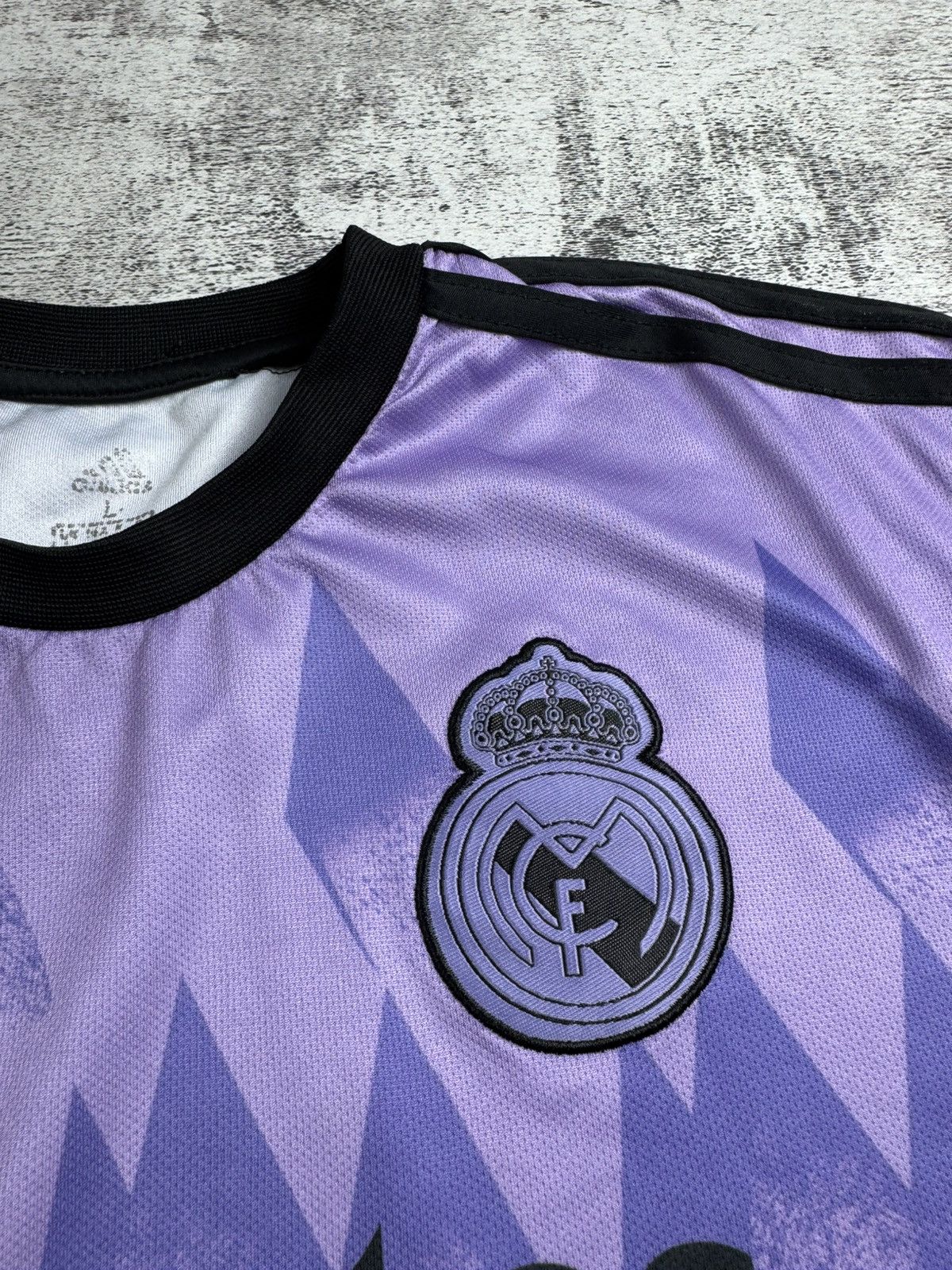 Vintage Real Madrid 2022 2023 Karim Benzema #9 Football Shirt Soccer Jersey T Shirt Tee Size US L / EU 52-54 / 3 - 9 Thumbnail