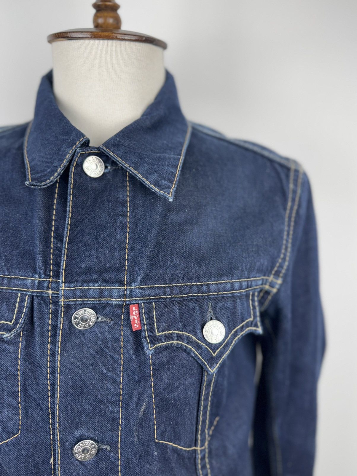 Levi's × Vintage Men’s Vintage Levi’s Trucker Denim Cropped Jacket size M Size US M / EU 48-50 / 2 - 3 Thumbnail