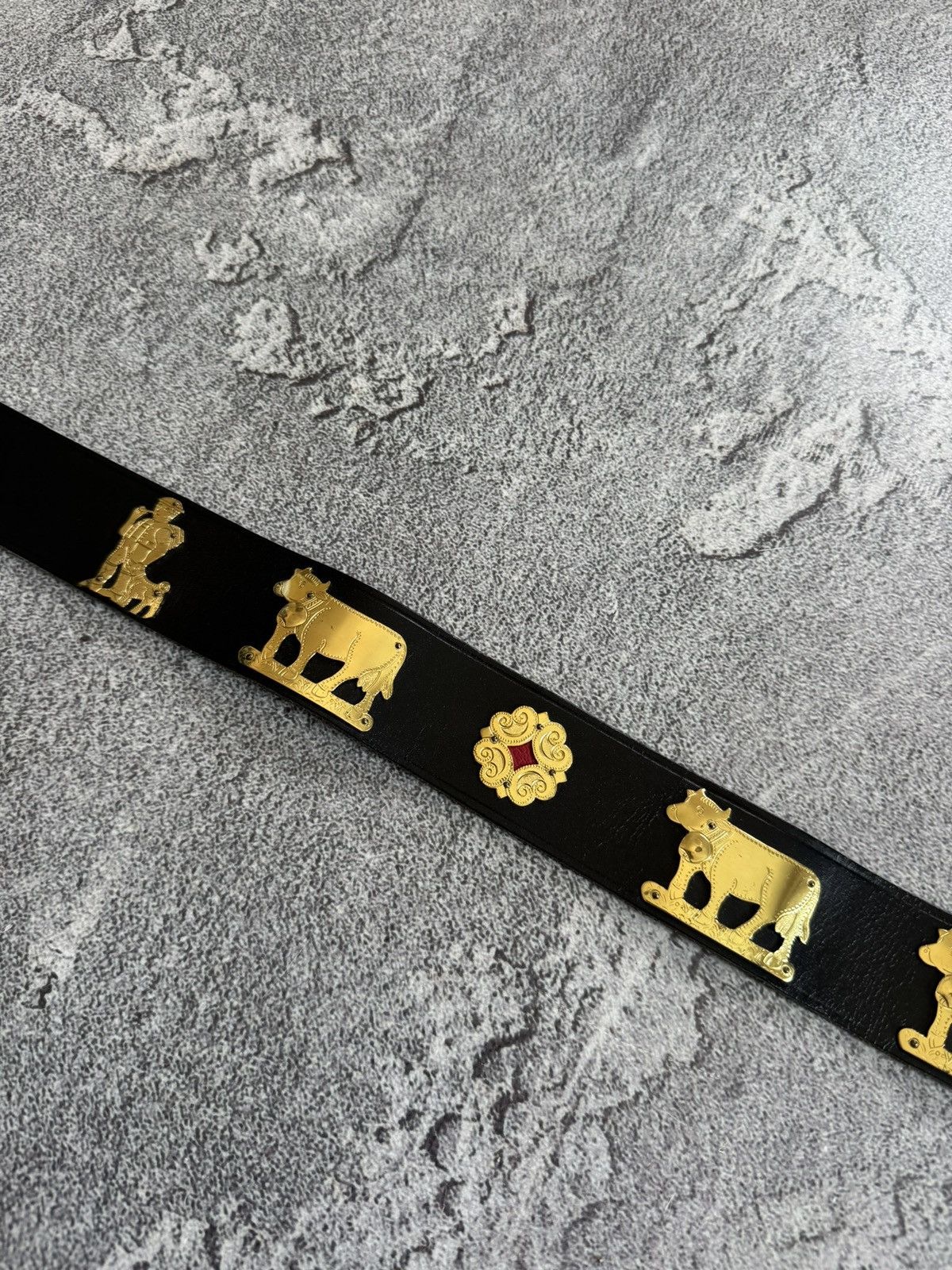 Etro 90s Retro vintage leather belt iconic cows 🐄 metal details Size ONE SIZE - 8 Thumbnail
