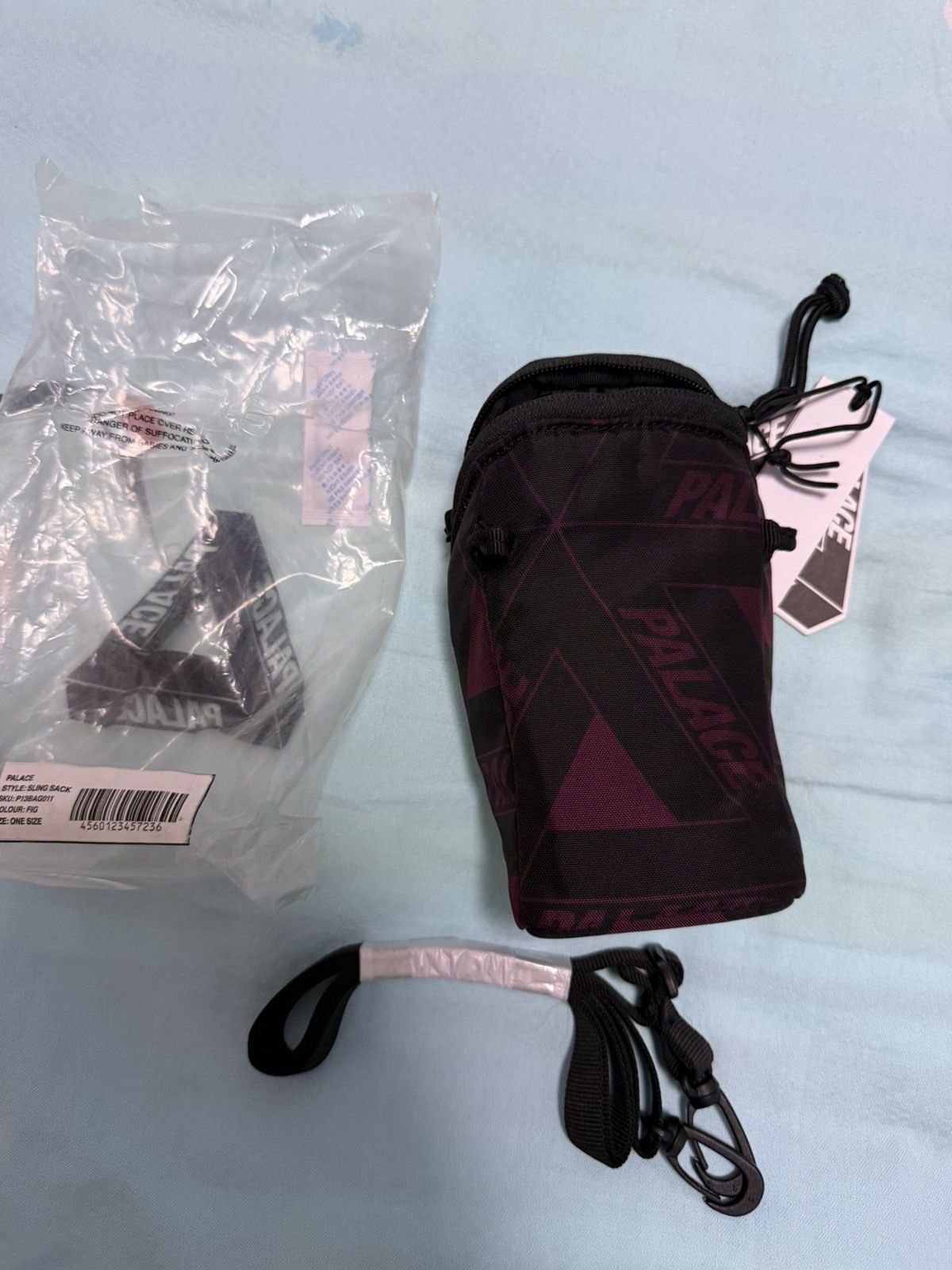 Palace Palace sling sack small bag fig red tri ferg Size ONE SIZE - 4 Thumbnail