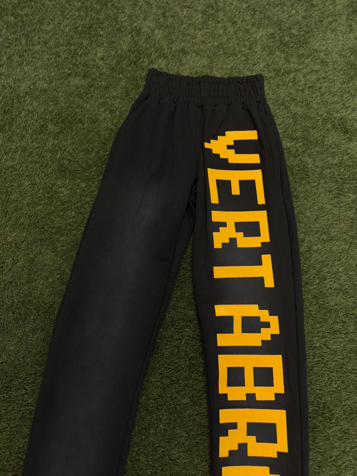 Vertabrae Vertabrae C-2 Sweatpants Black/Yellow Size S (NEW) Size US 30 / EU 46 - 2 Thumbnail